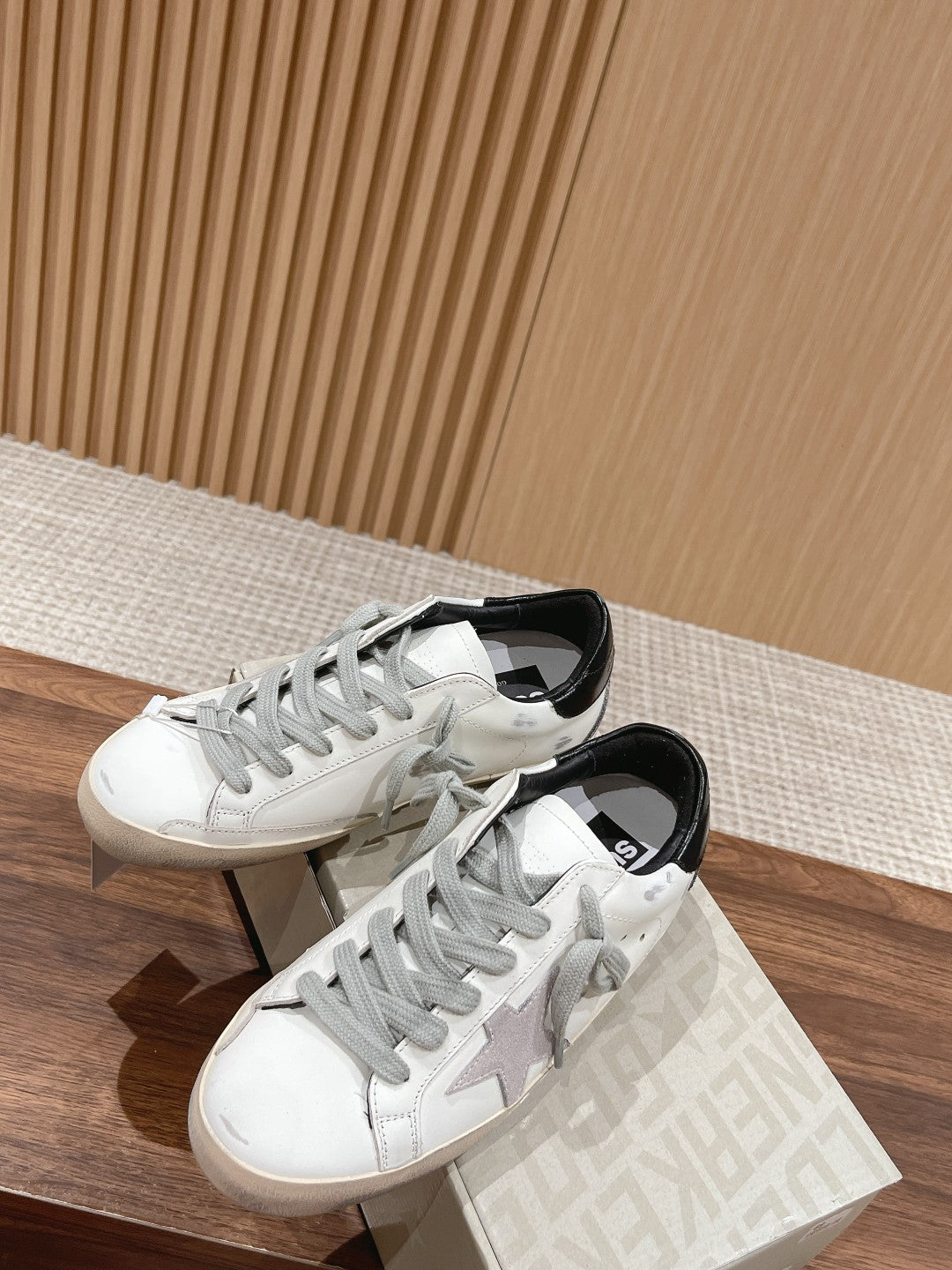 LuxluxHouse Best Quality Shoes Golden Goose