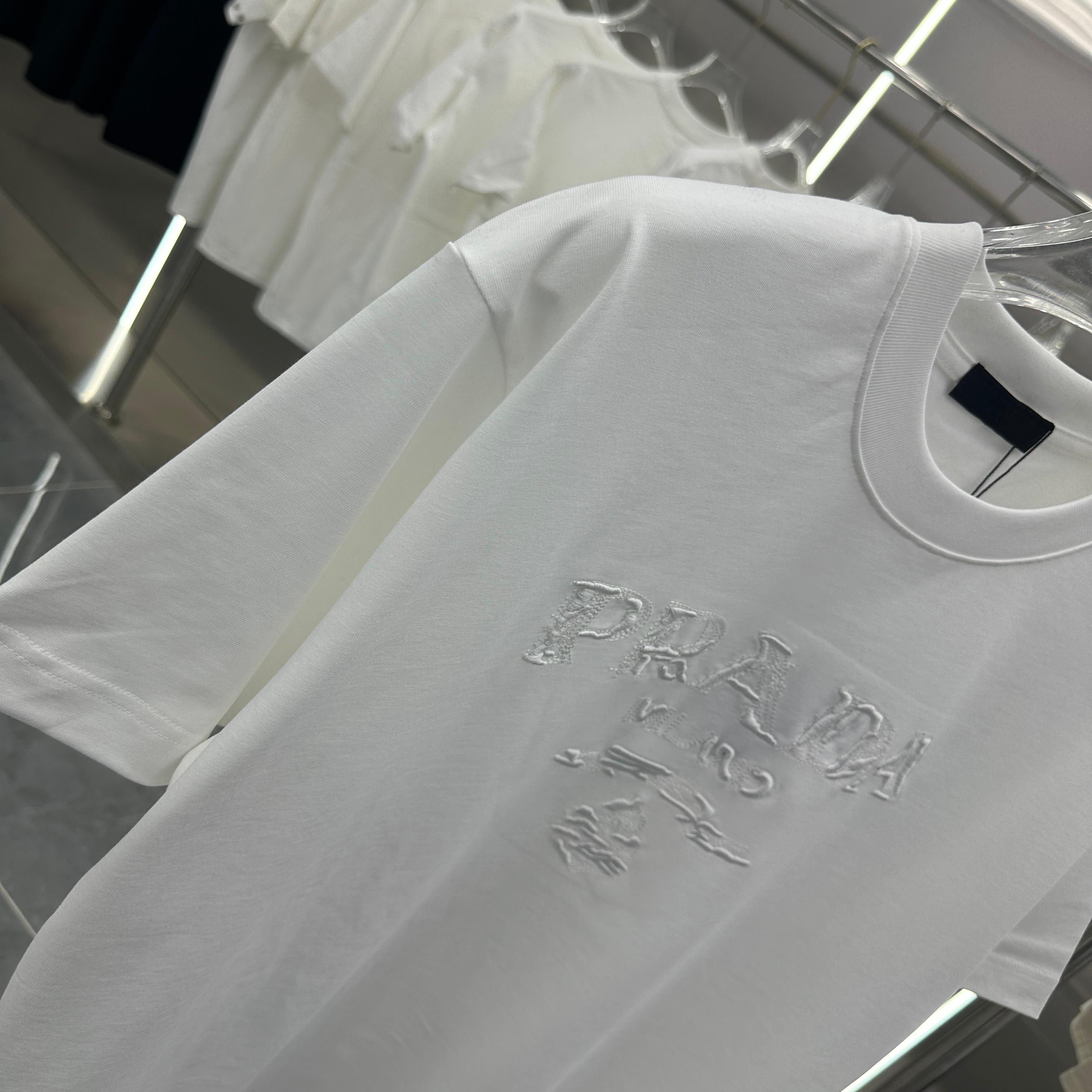 LuxluxHouse Best Quality Clothes T-shirt Prada