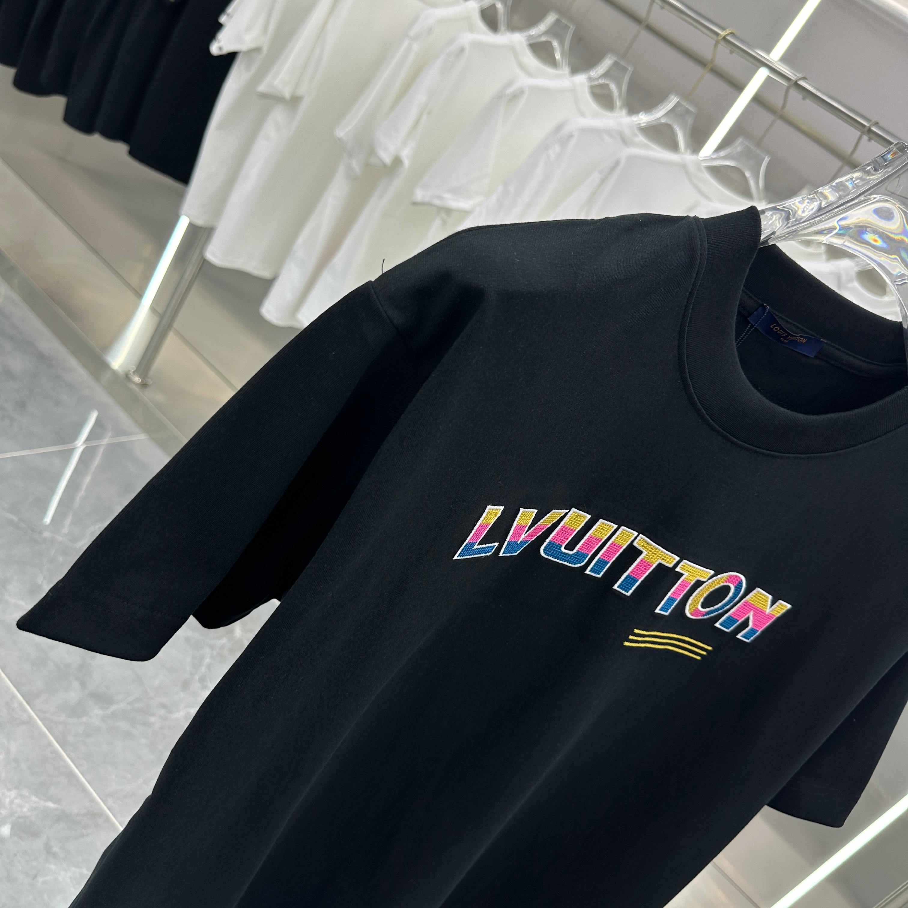 LuxluxHouse Best Quality Clothes T-shirt Louis Vuitton