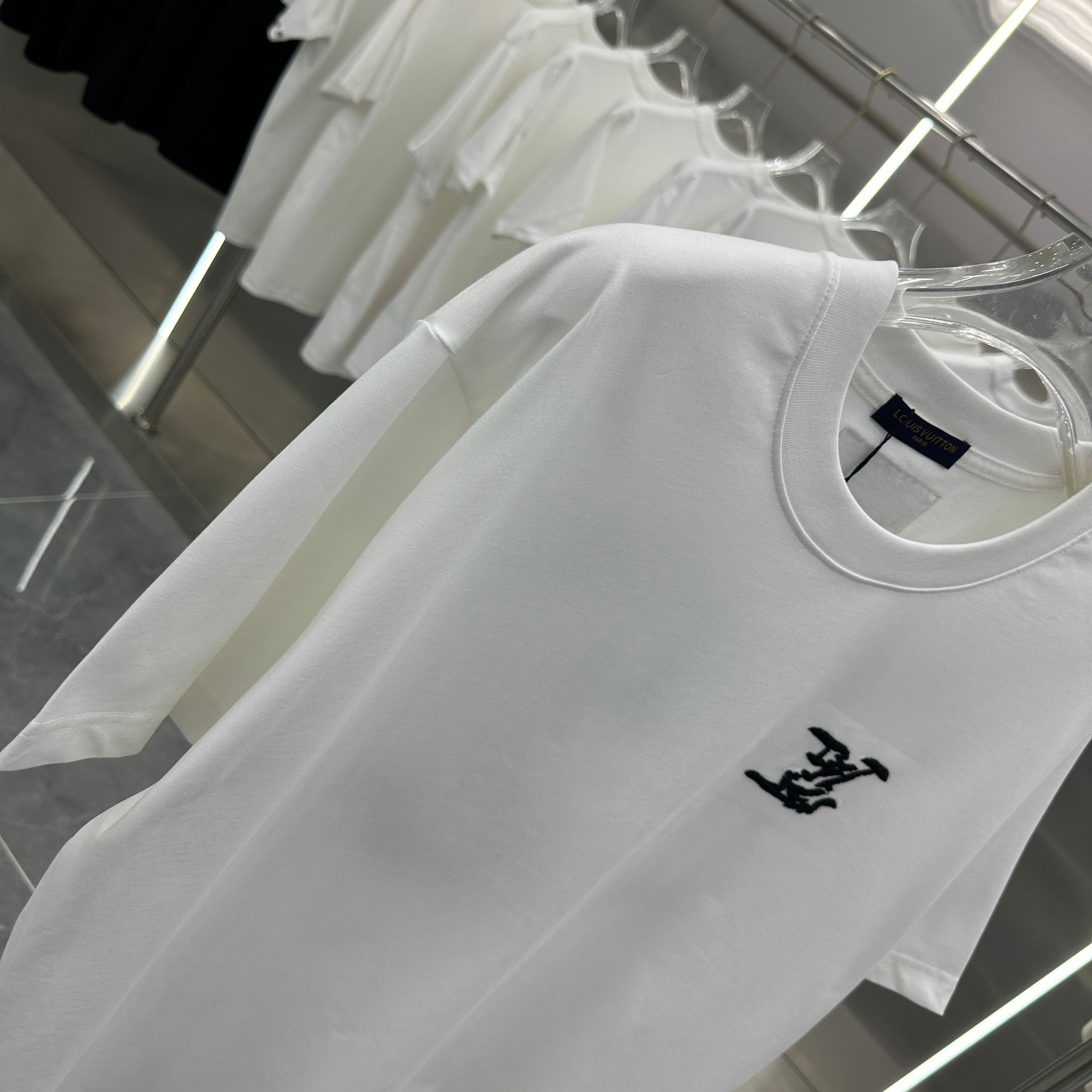 LuxluxHouse Best Quality Clothes T-shirt Louis Vuitton