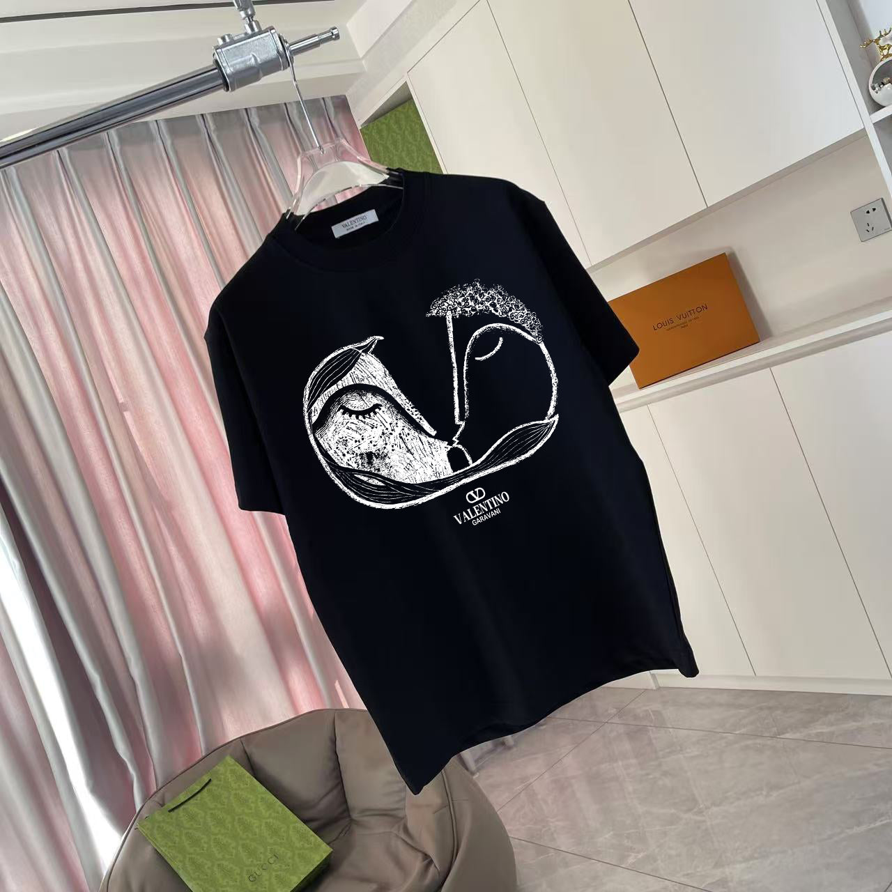 LuxluxHouse Best Quality Clothes Valentino T-shirt