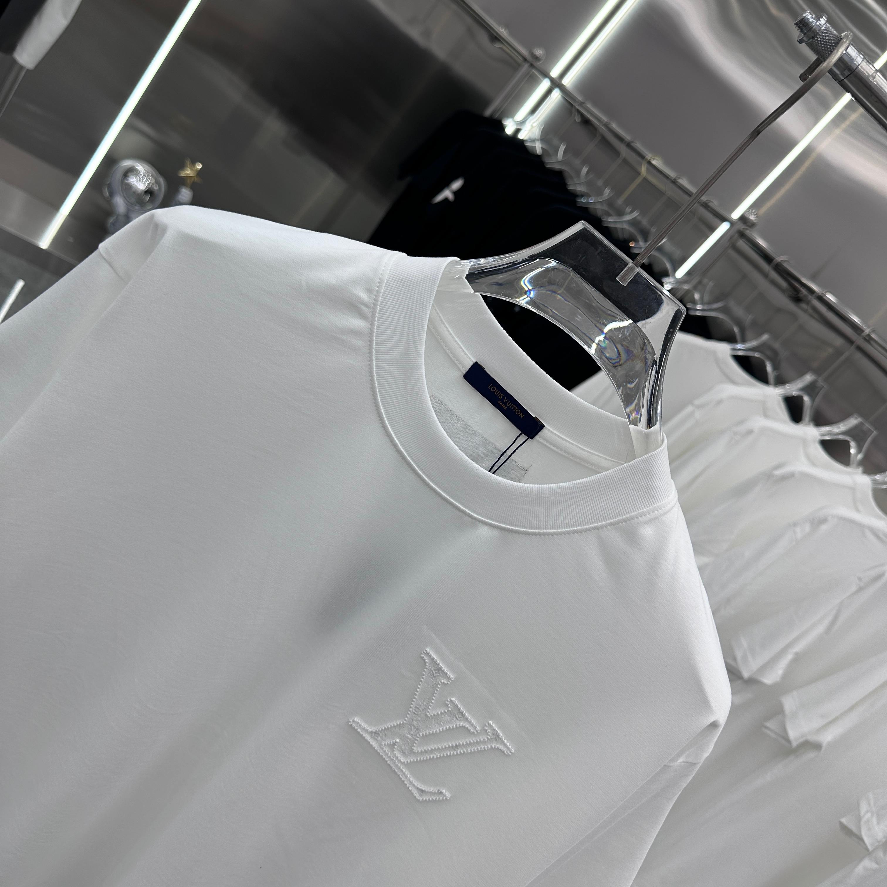LuxluxHouse Best Quality Clothes T-shirt Louis Vuitton
