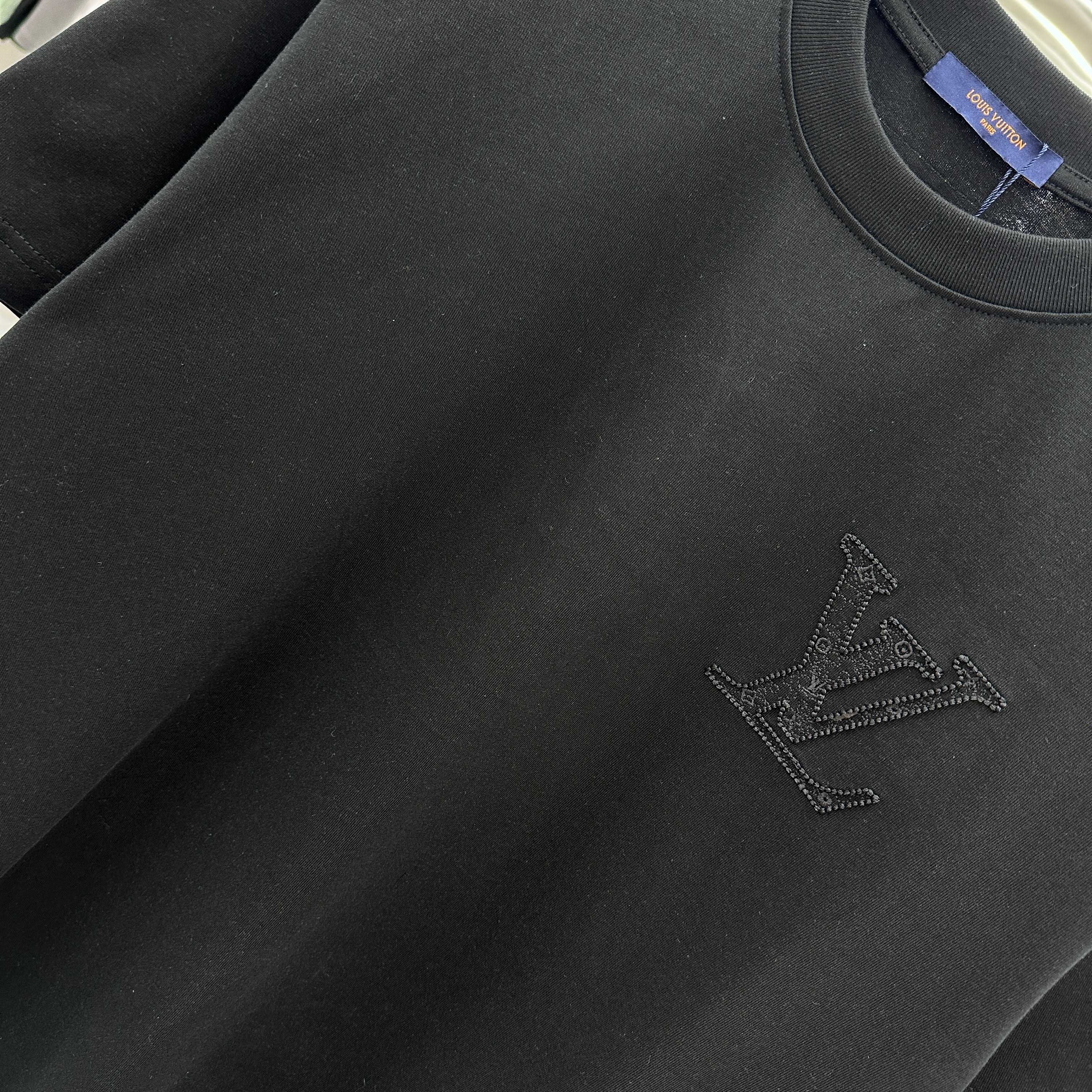 LuxluxHouse Best Quality Clothes T-shirt Louis Vuitton