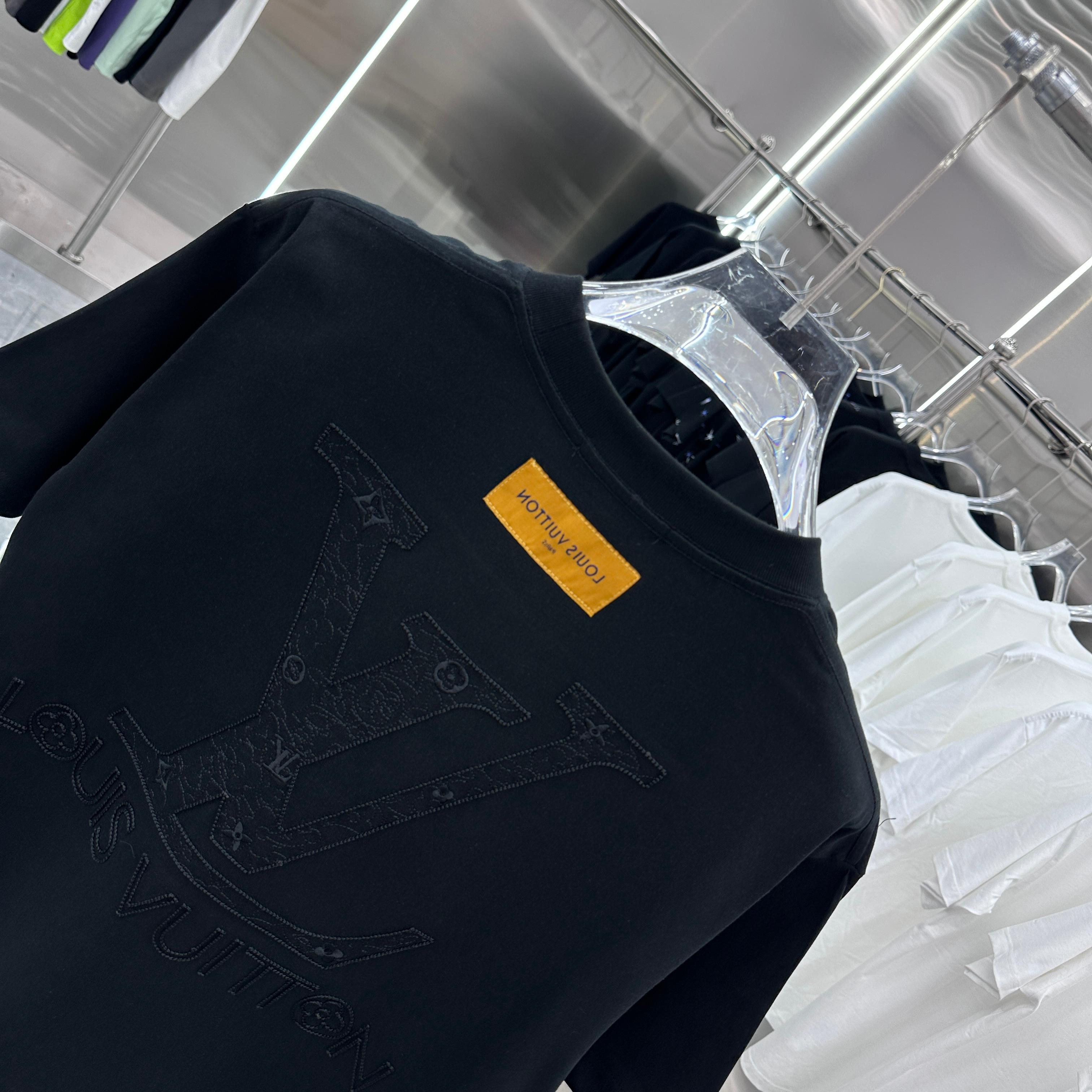 LuxluxHouse Best Quality Clothes T-shirt Louis Vuitton