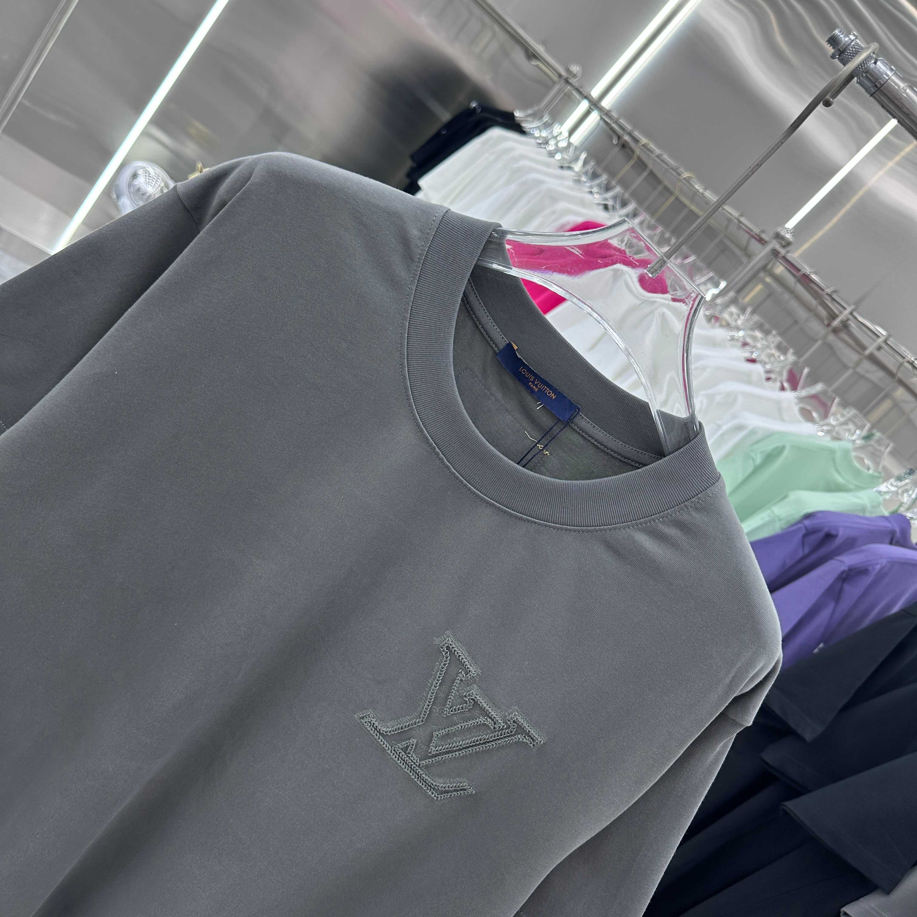 LuxluxHouse Best Quality Clothes T-shirt Louis Vuitton