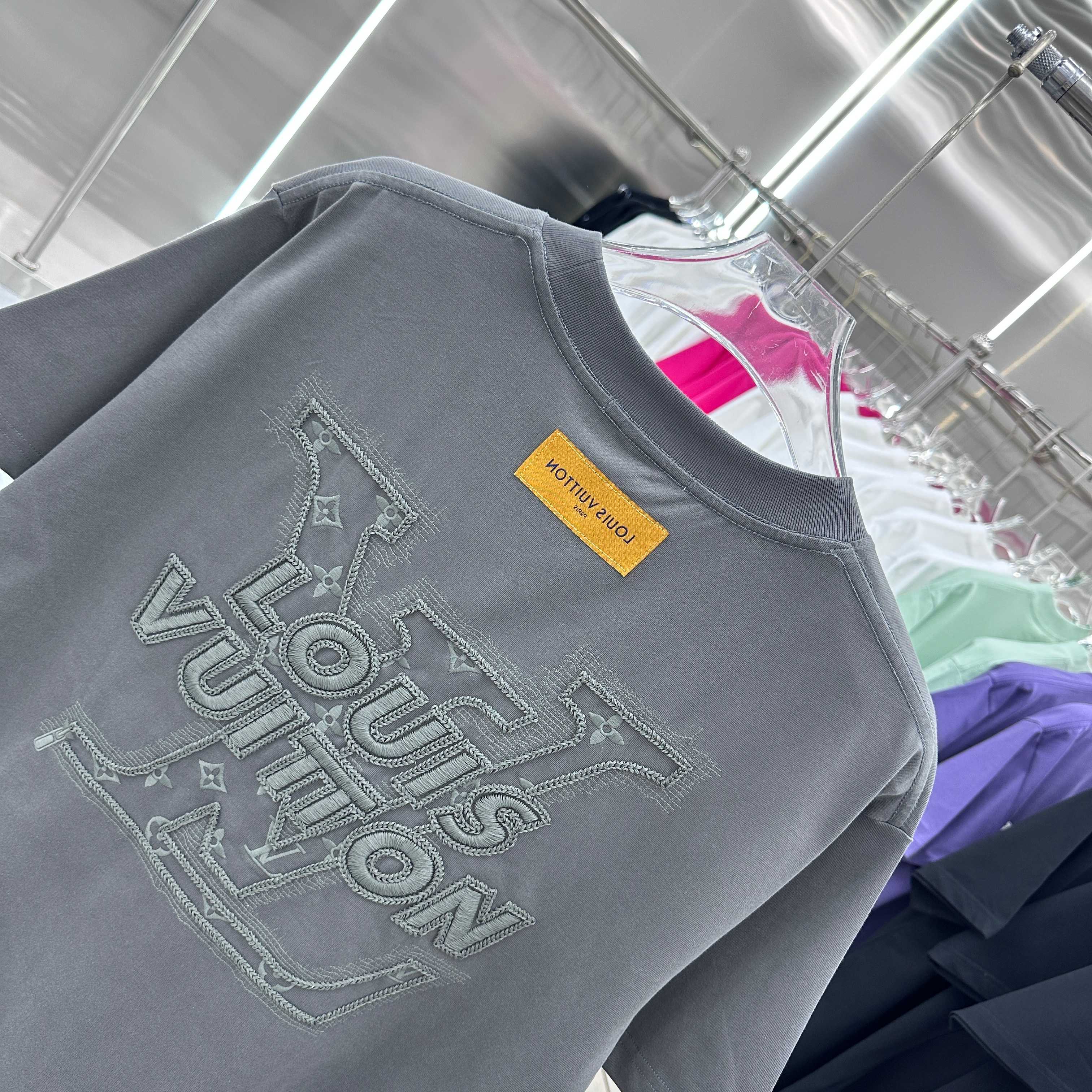 LuxluxHouse Best Quality Clothes T-shirt Louis Vuitton