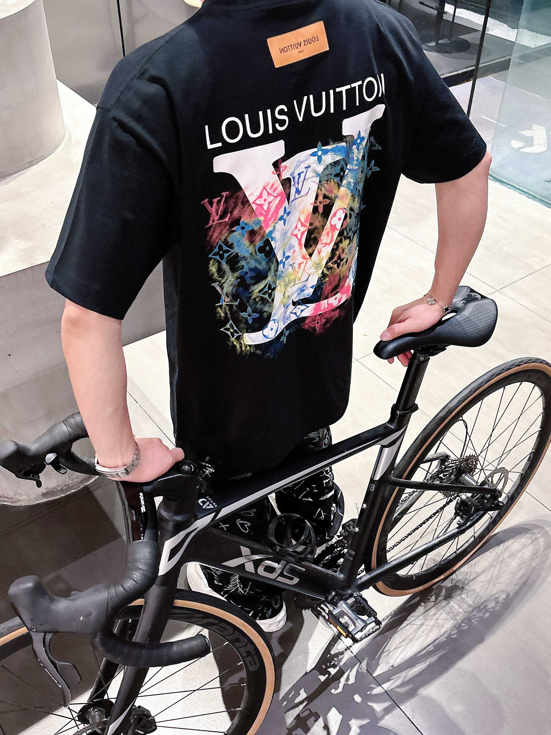 LuxluxHouse Best Quality Clothes T-shirt Louis Vuitton