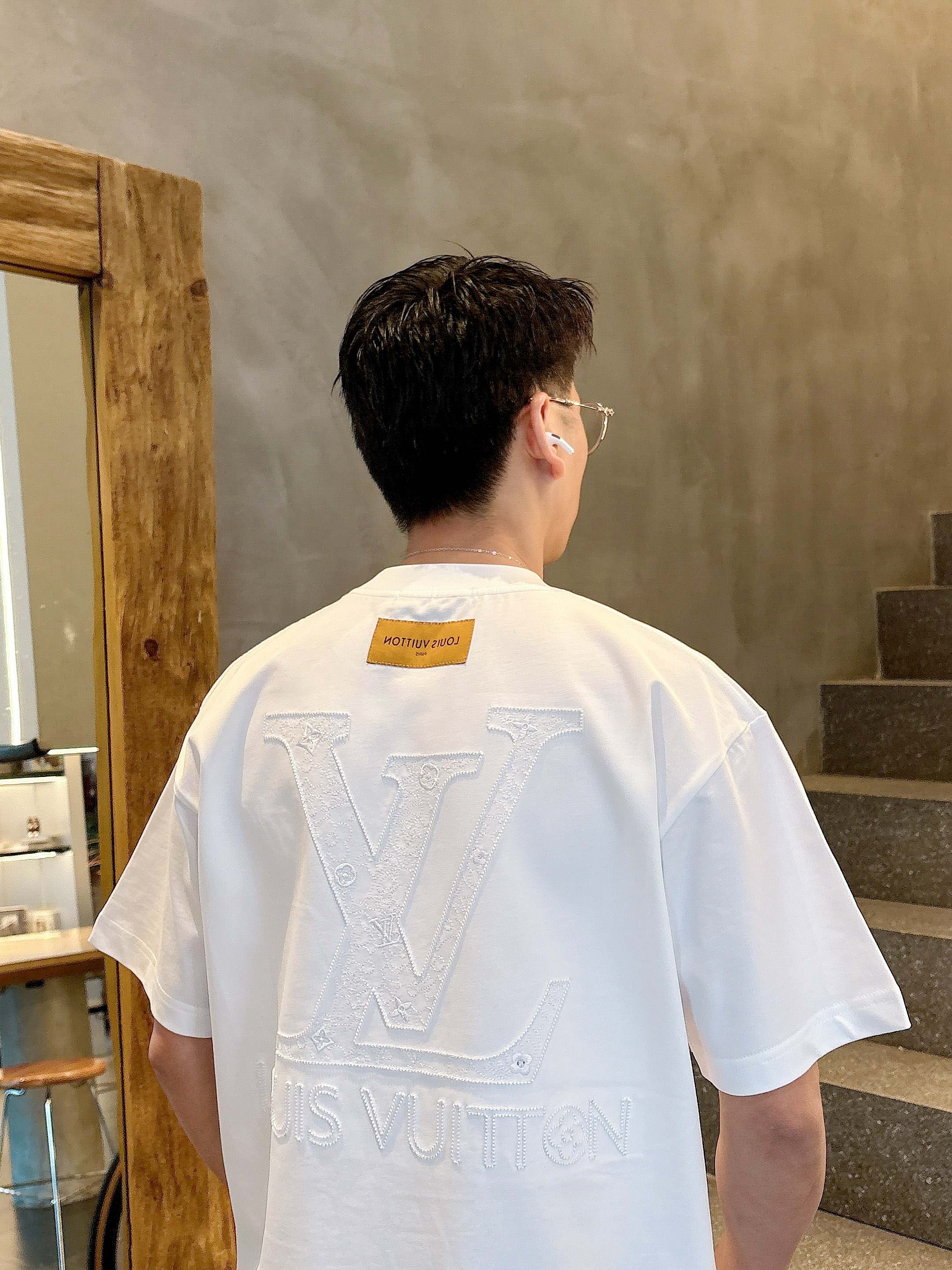 LuxluxHouse Best Quality Clothes T-shirt Louis Vuitton