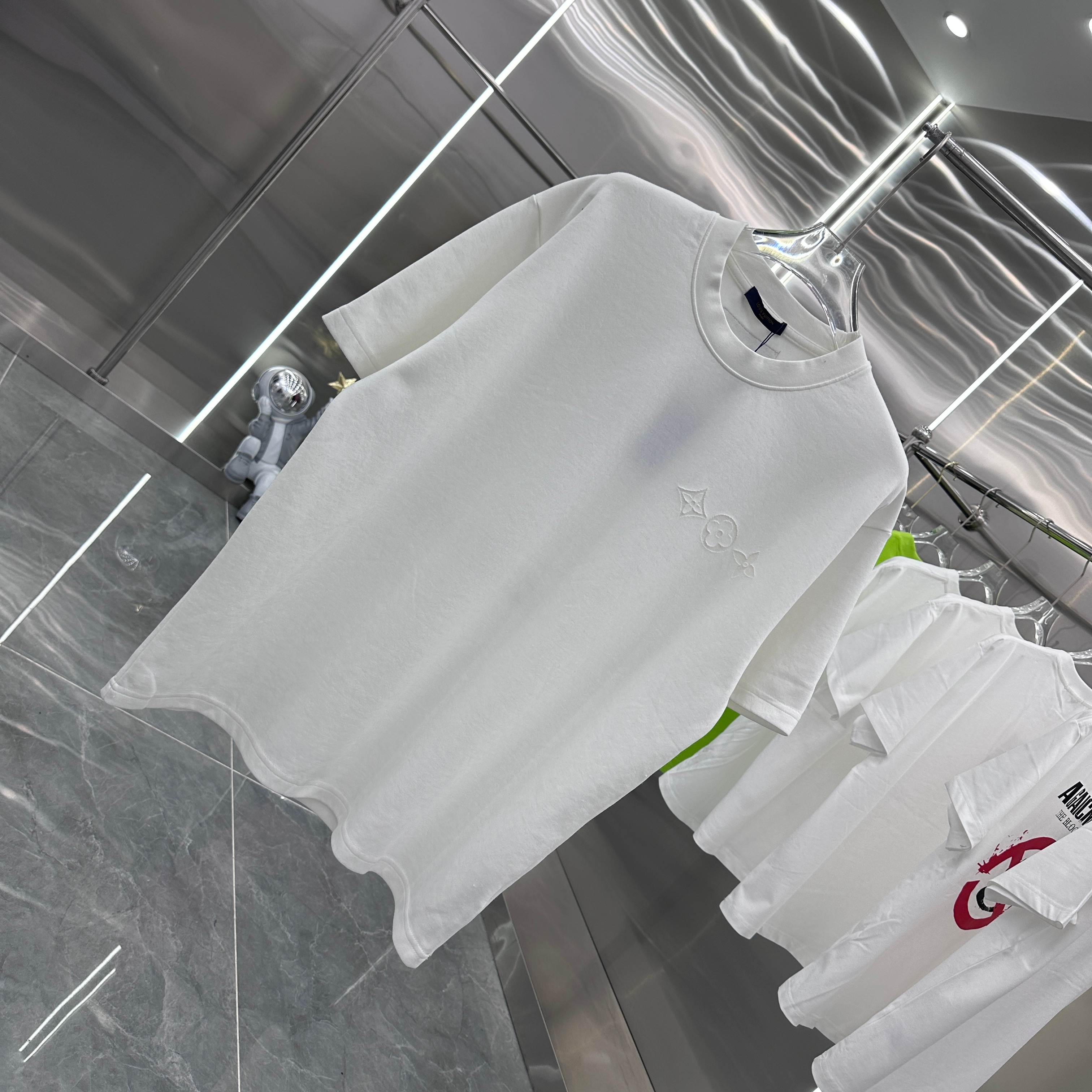 LuxluxHouse Best Quality Clothes T-shirt Louis Vuitton