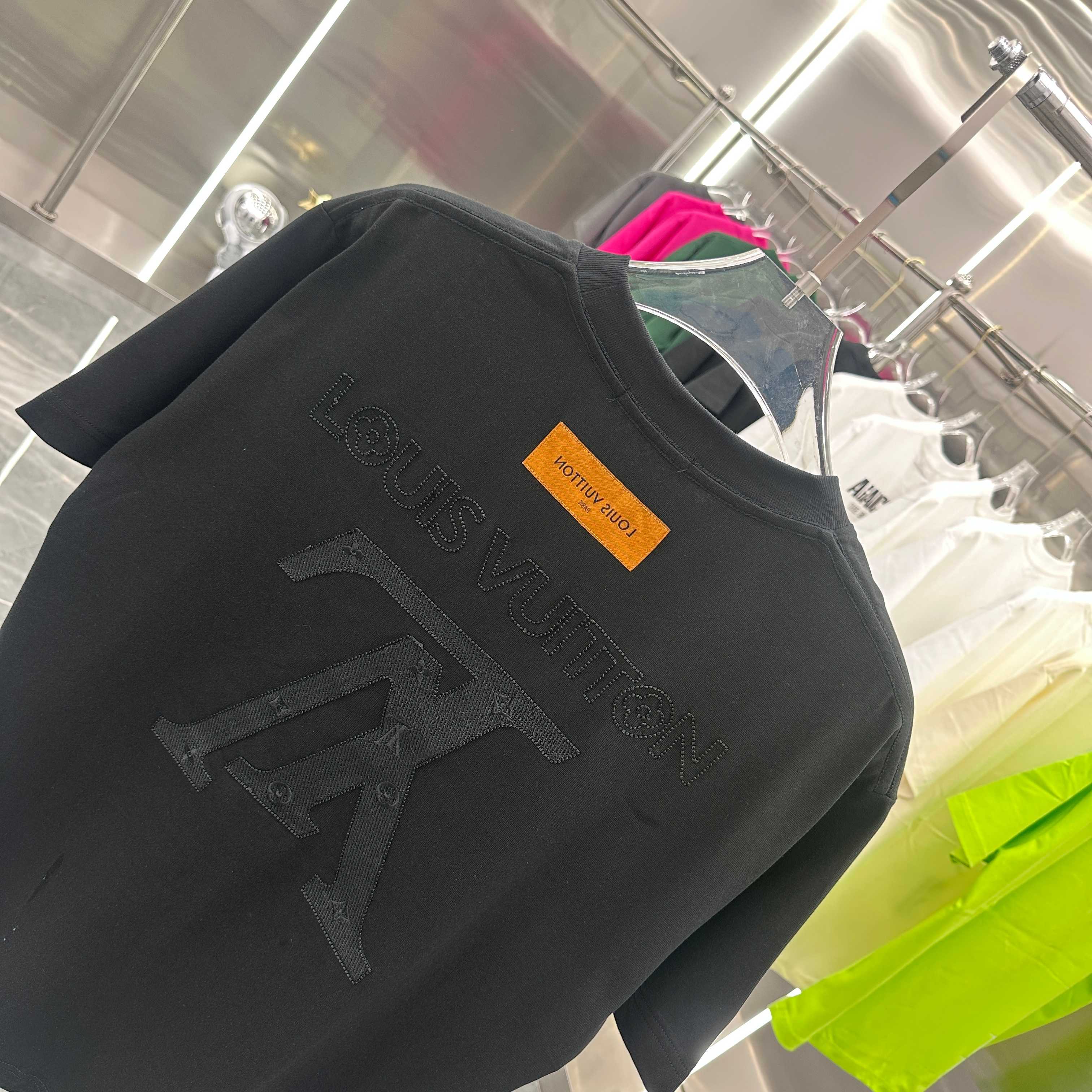 LuxluxHouse Best Quality Clothes T-shirt Louis Vuitton