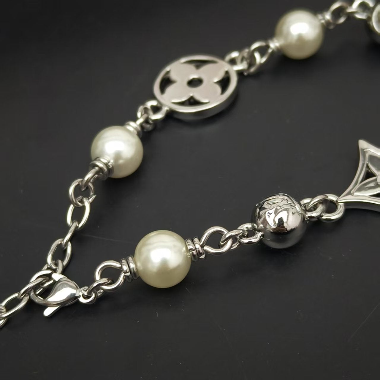 LuxluxHouse Best Quality Accessories Necklace Bracelet Louis Vuitton
