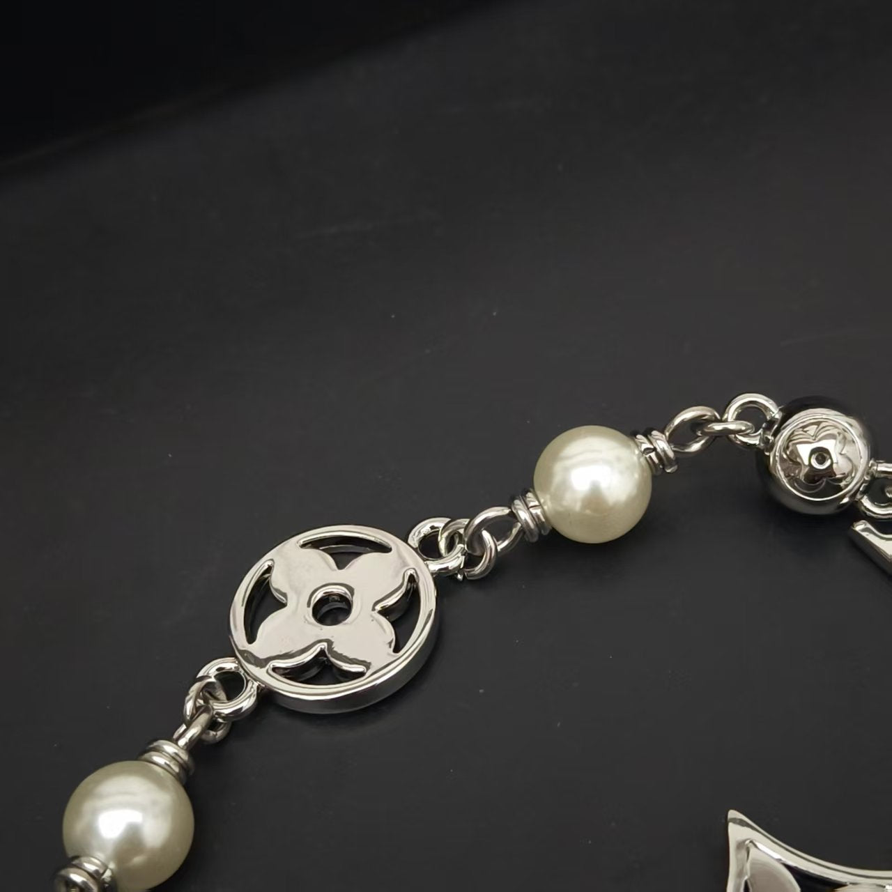 LuxluxHouse Best Quality Accessories Necklace Bracelet Louis Vuitton