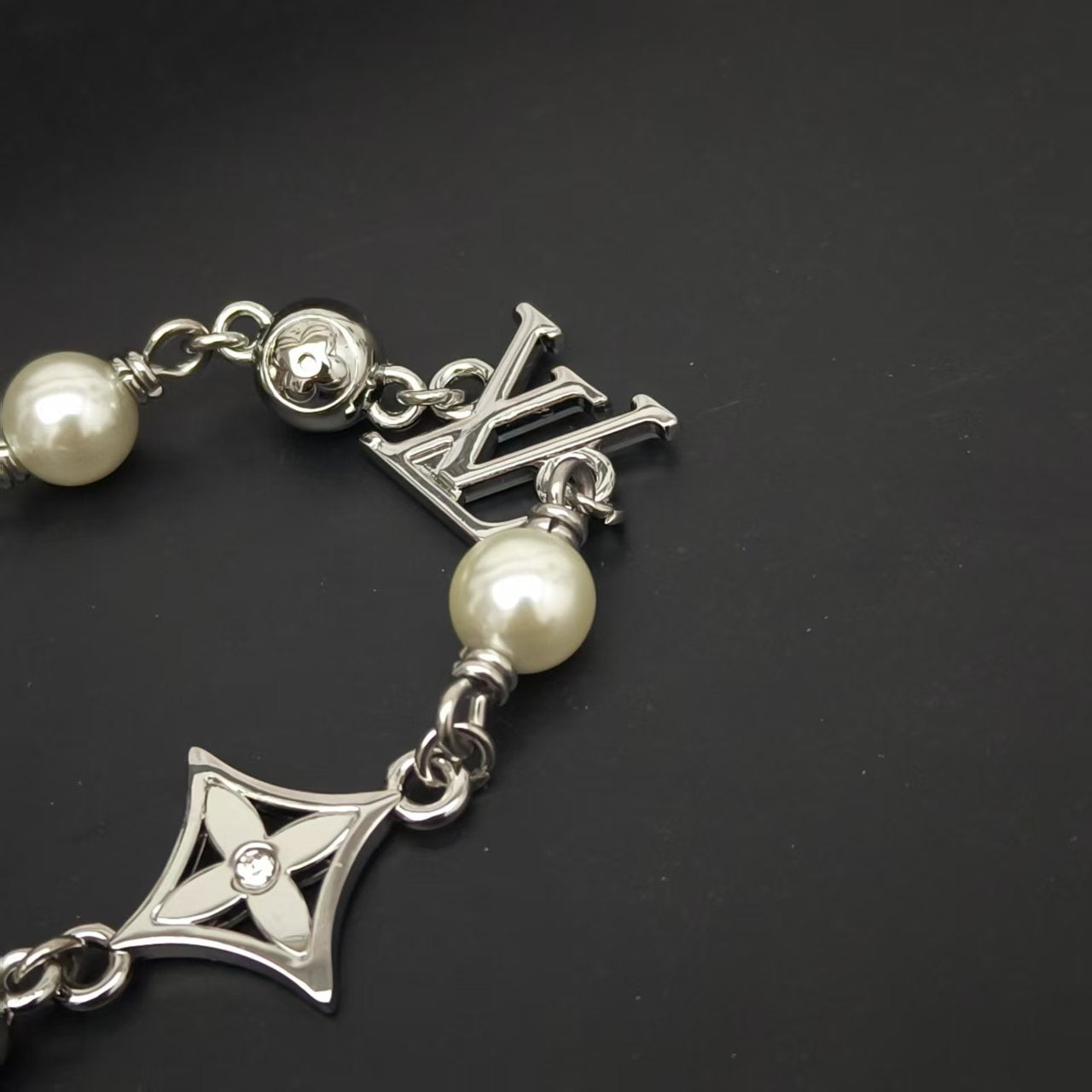 LuxluxHouse Best Quality Accessories Necklace Bracelet Louis Vuitton
