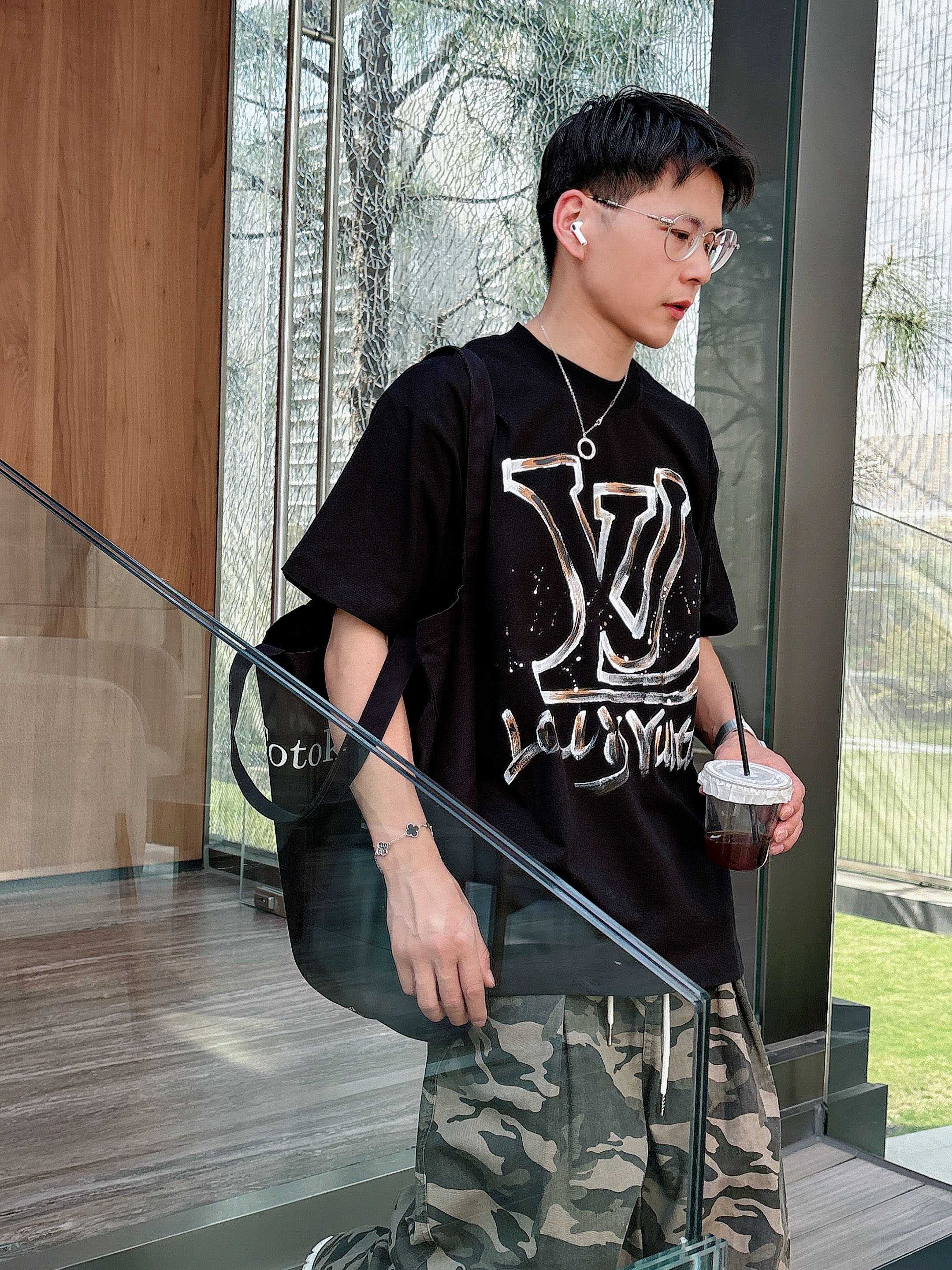 LuxluxHouse Best Quality Clothes T-shirt Louis Vuitton