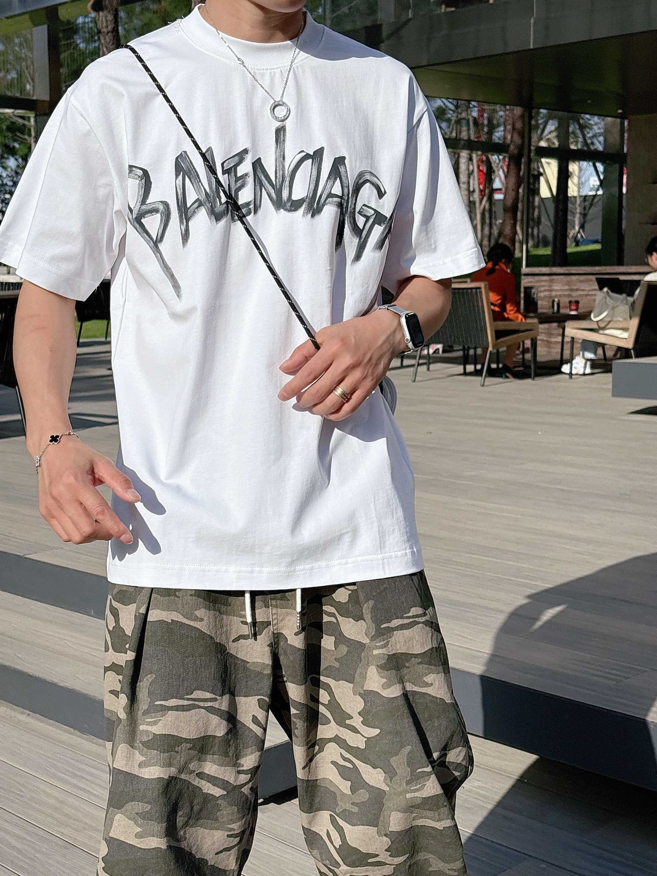 LuxluxHouse Best Quality Clothes Balenciaga T-shirt