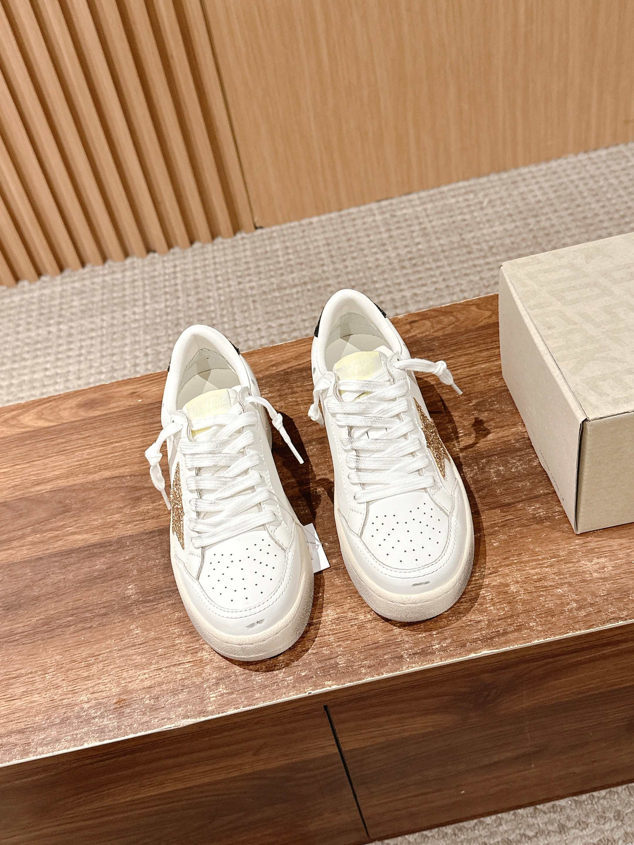 LuxluxHouse Best Quality Shoes Golden Goose