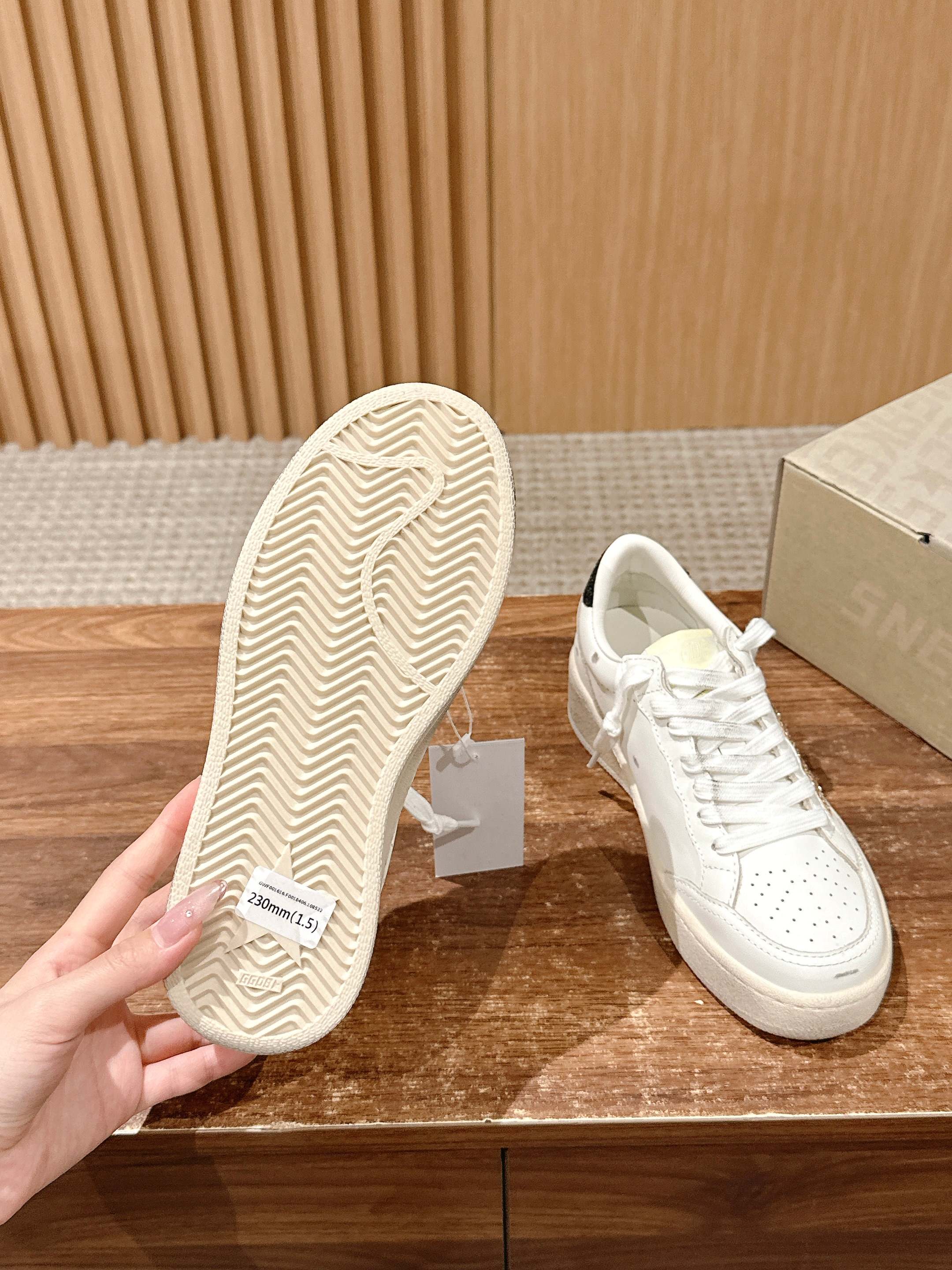 LuxluxHouse Best Quality Shoes Golden Goose