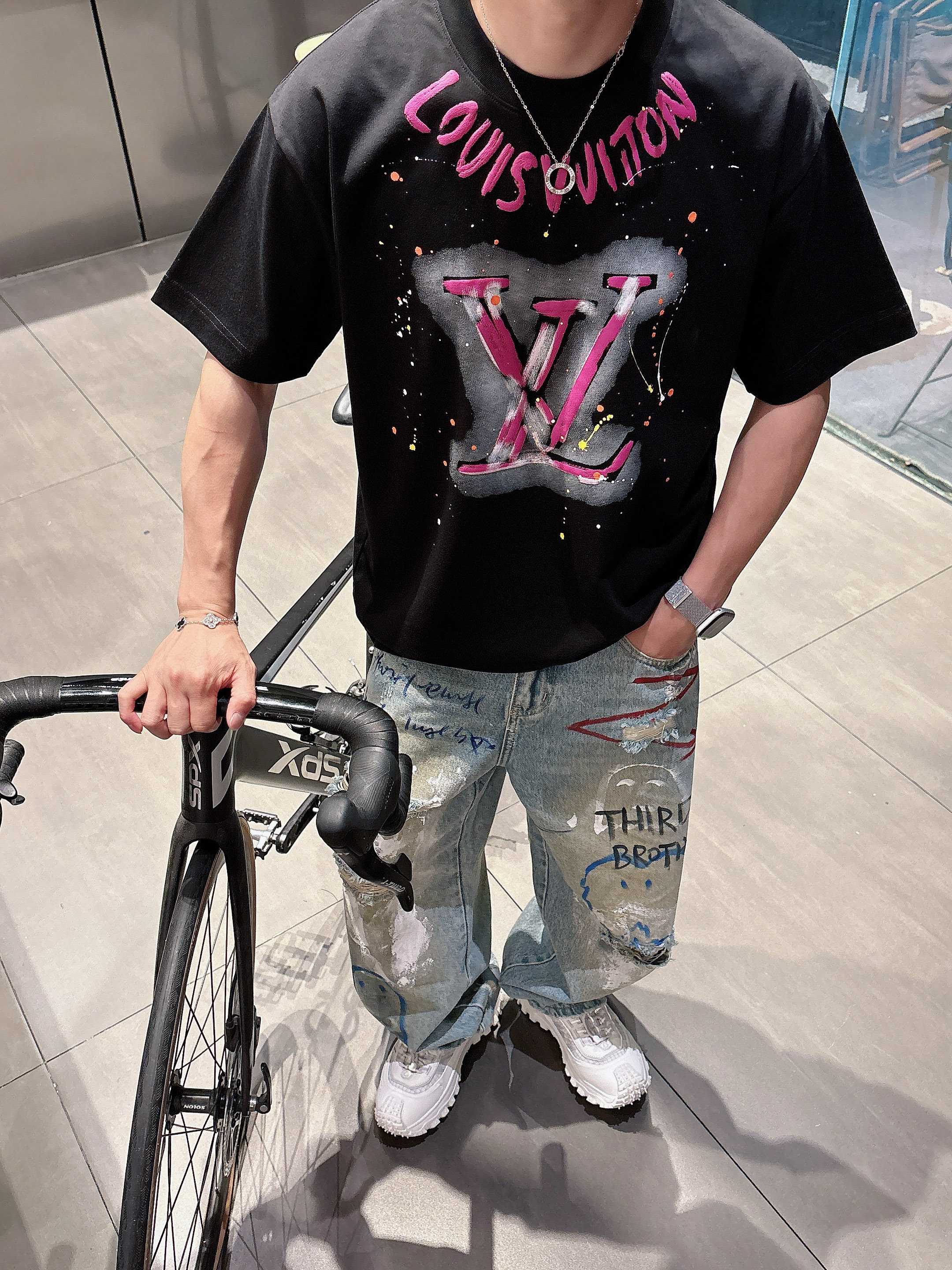 LuxluxHouse Best Quality Clothes T-shirt Louis Vuitton