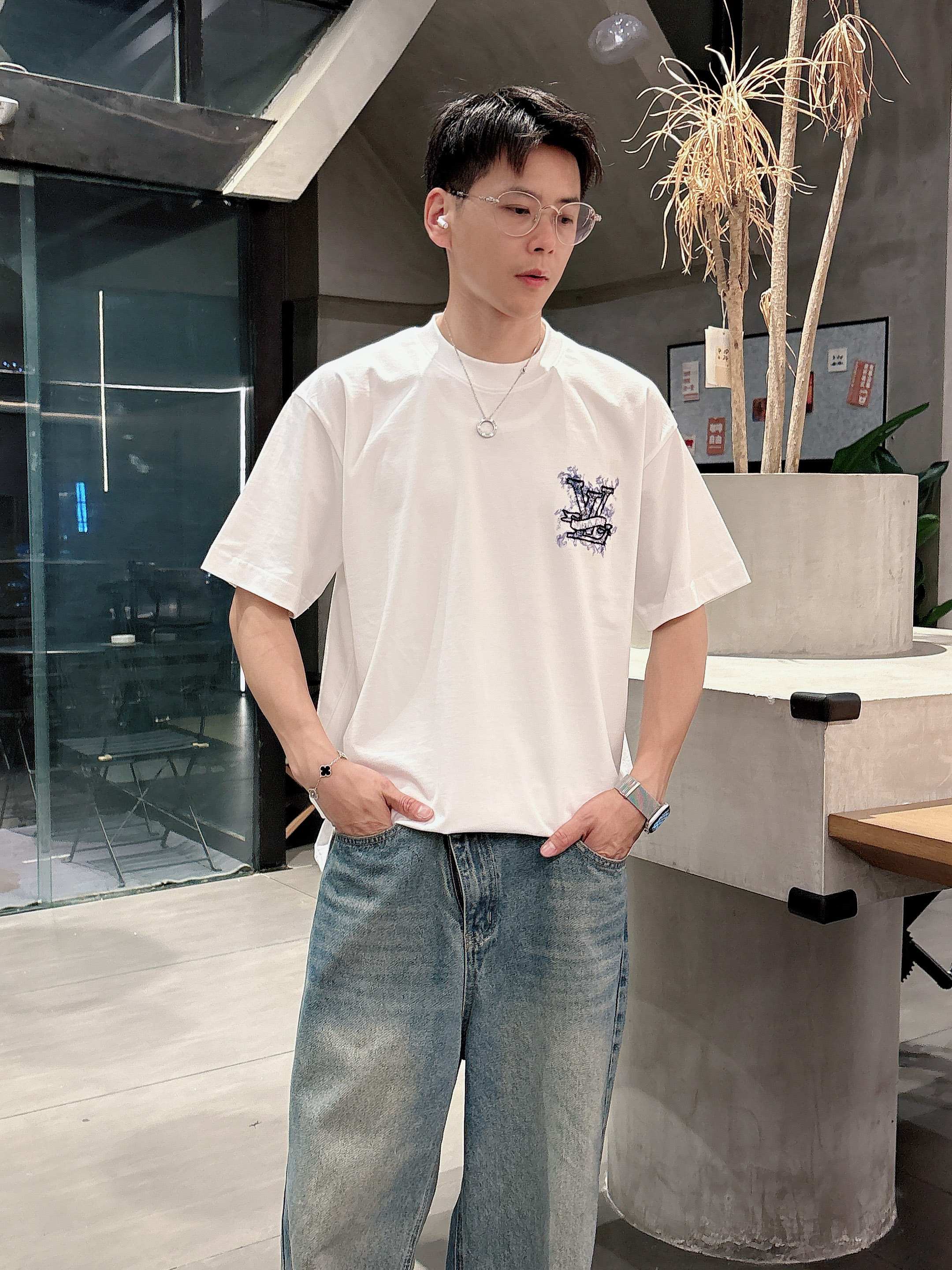 LuxluxHouse Best Quality Clothes T-shirt Louis Vuitton