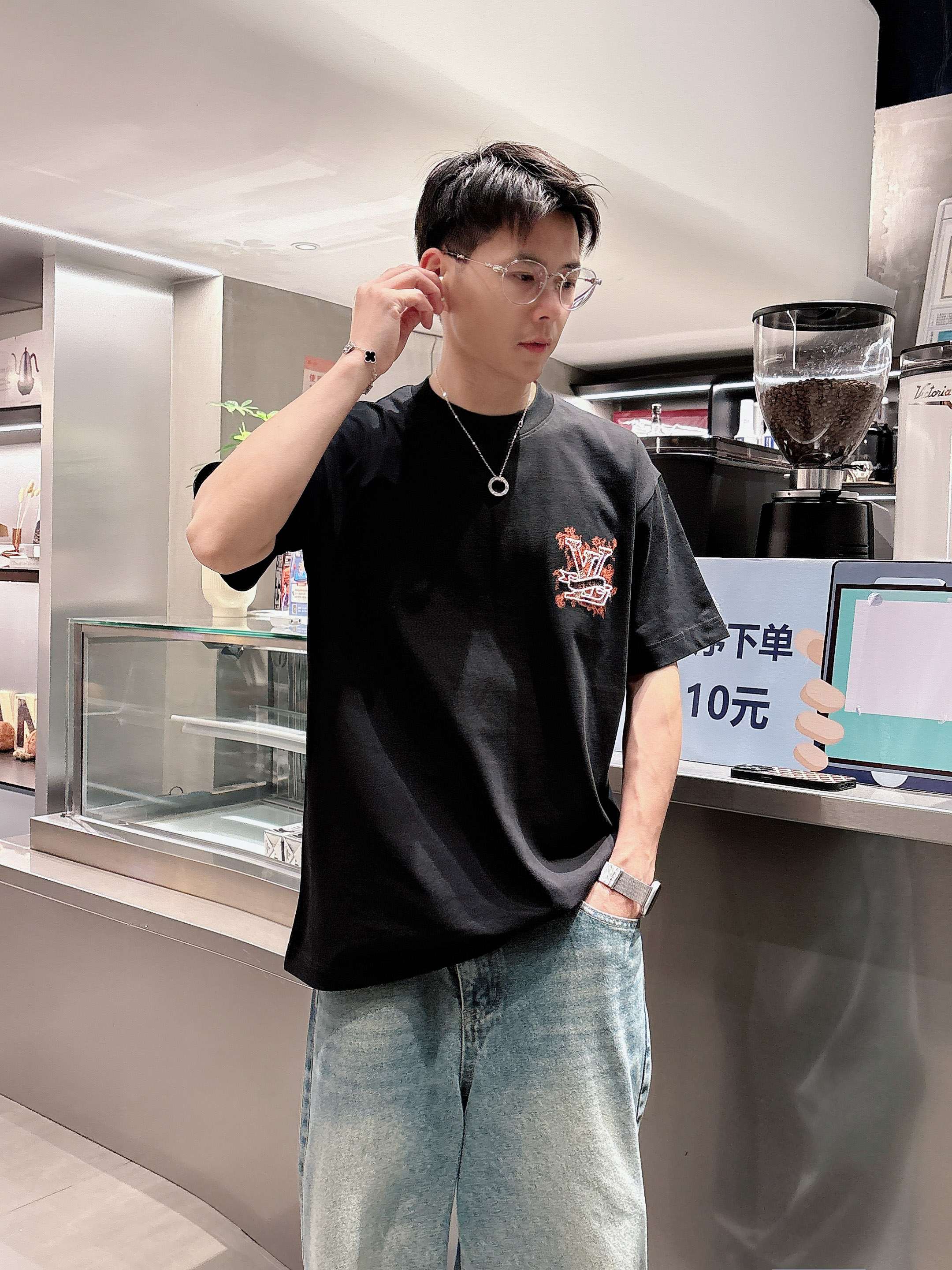 LuxluxHouse Best Quality Clothes T-shirt Louis Vuitton