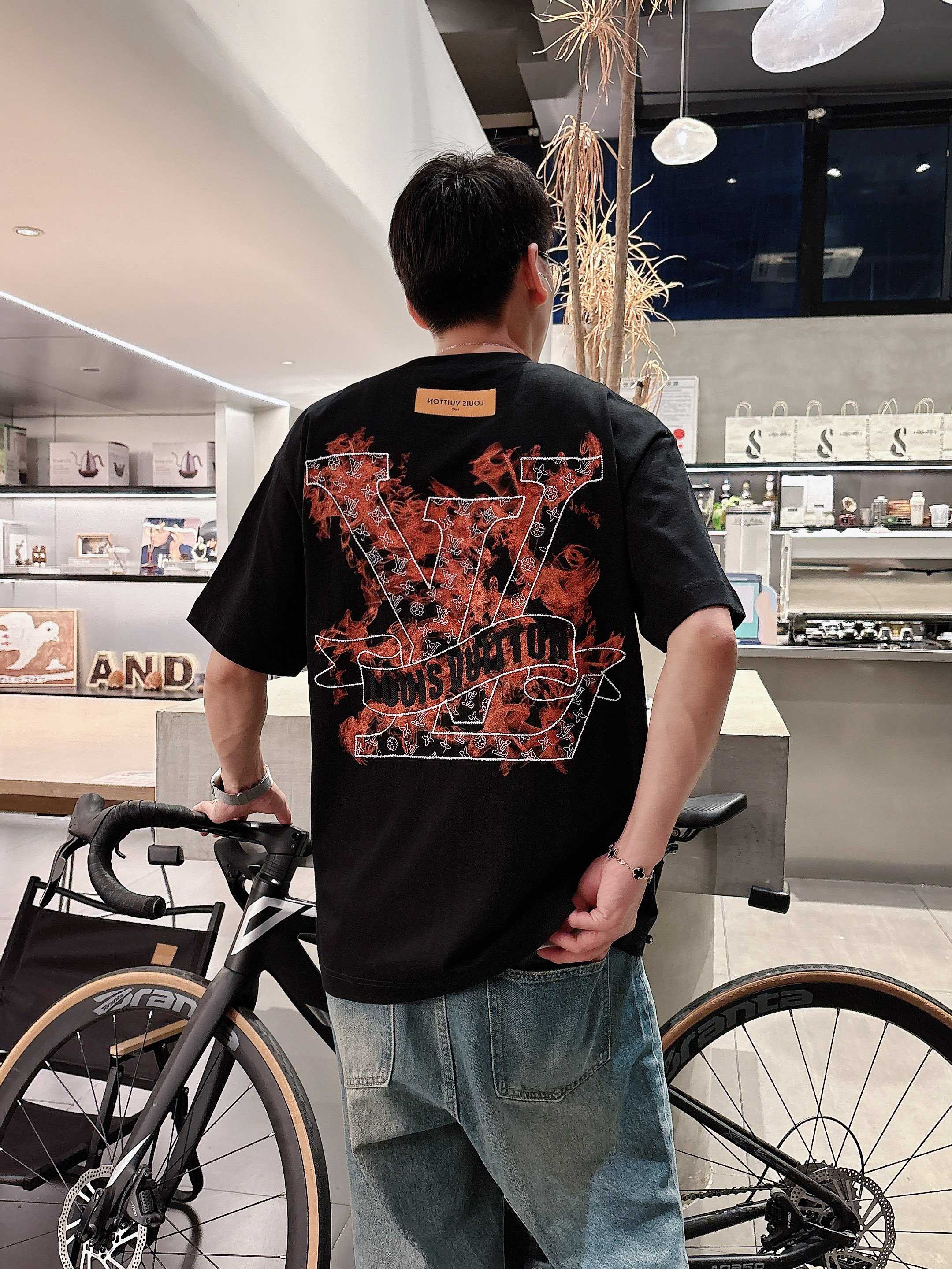 LuxluxHouse Best Quality Clothes T-shirt Louis Vuitton