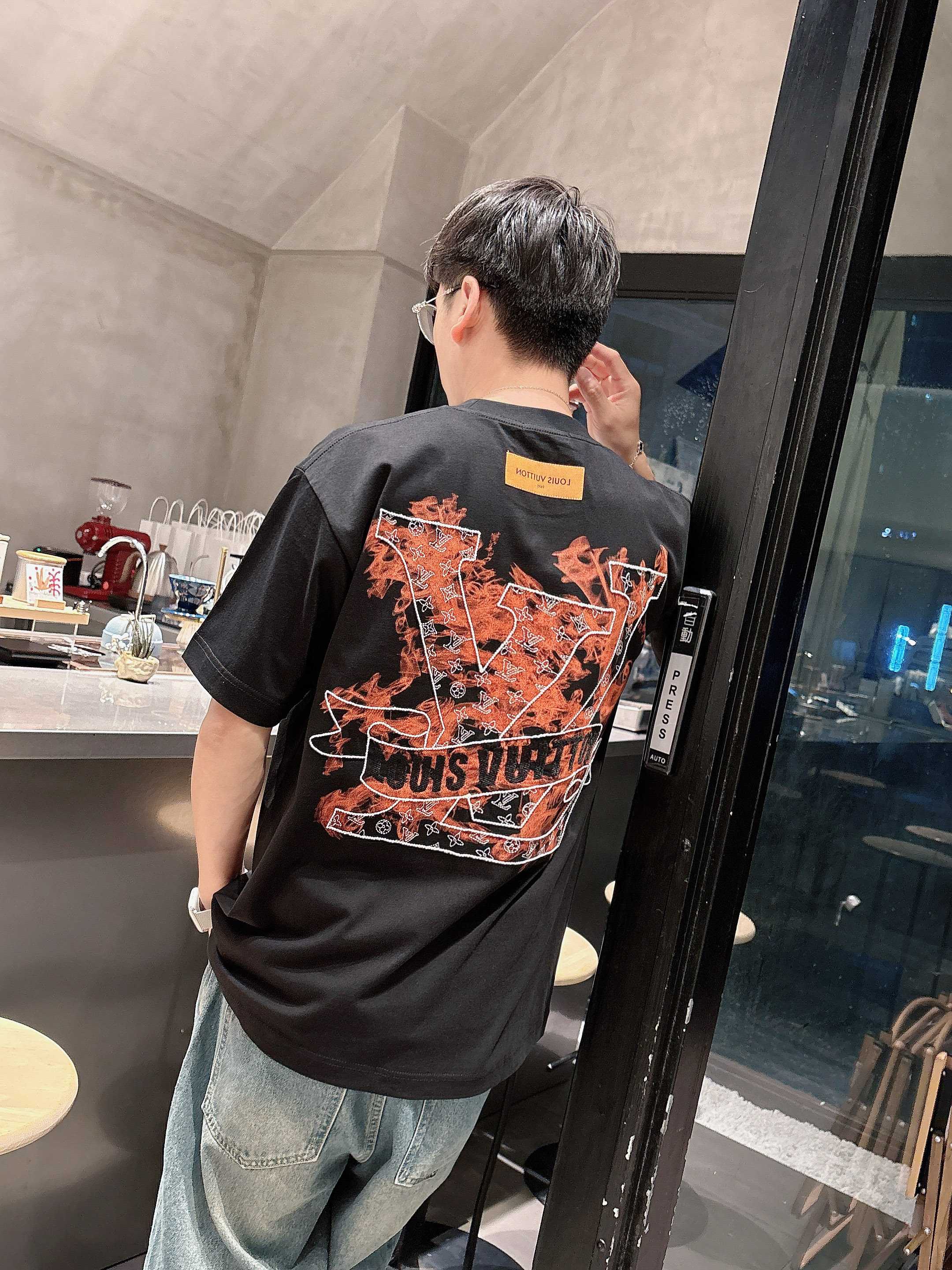 LuxluxHouse Best Quality Clothes T-shirt Louis Vuitton