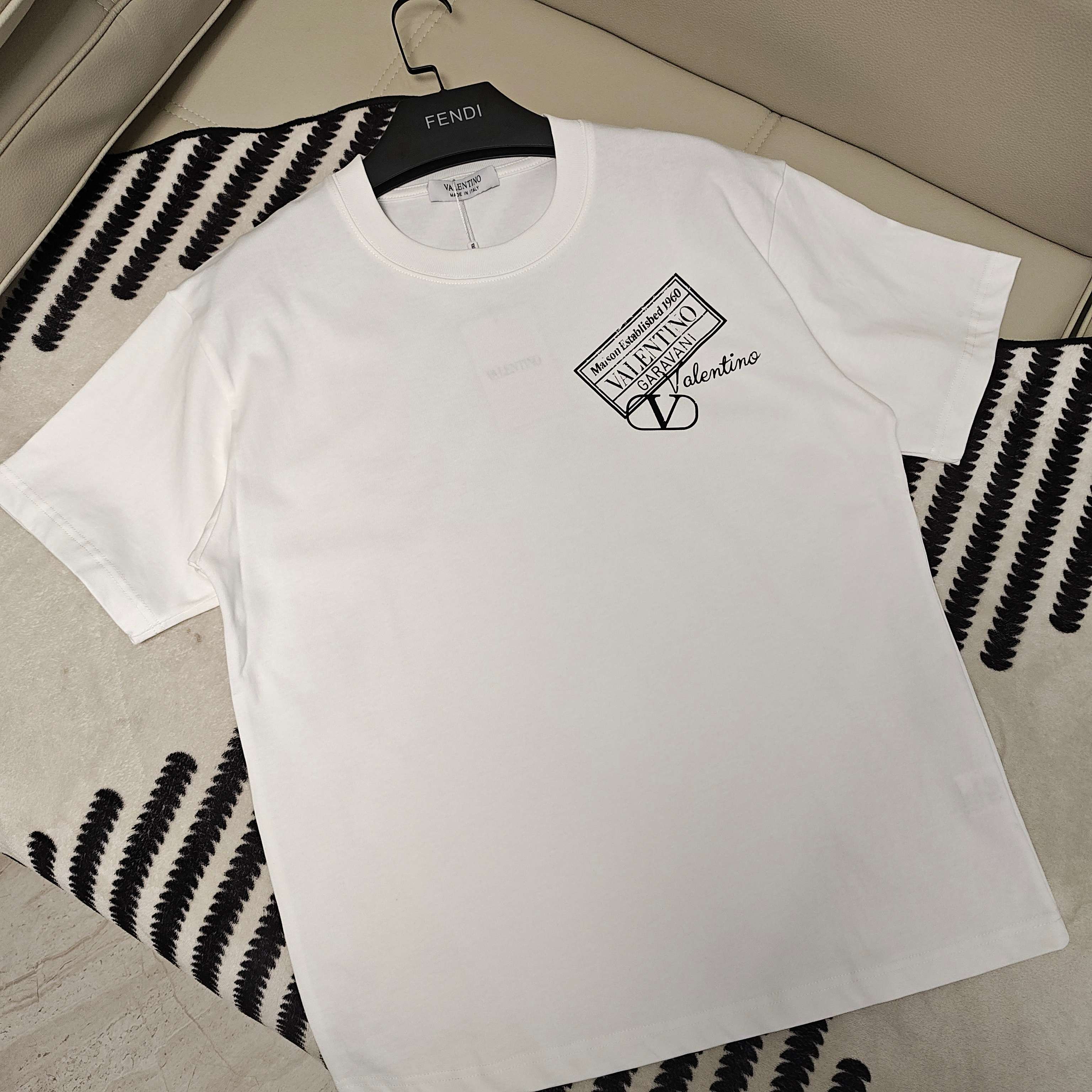 LuxluxHouse Best Quality Clothes Valentino T-shirt