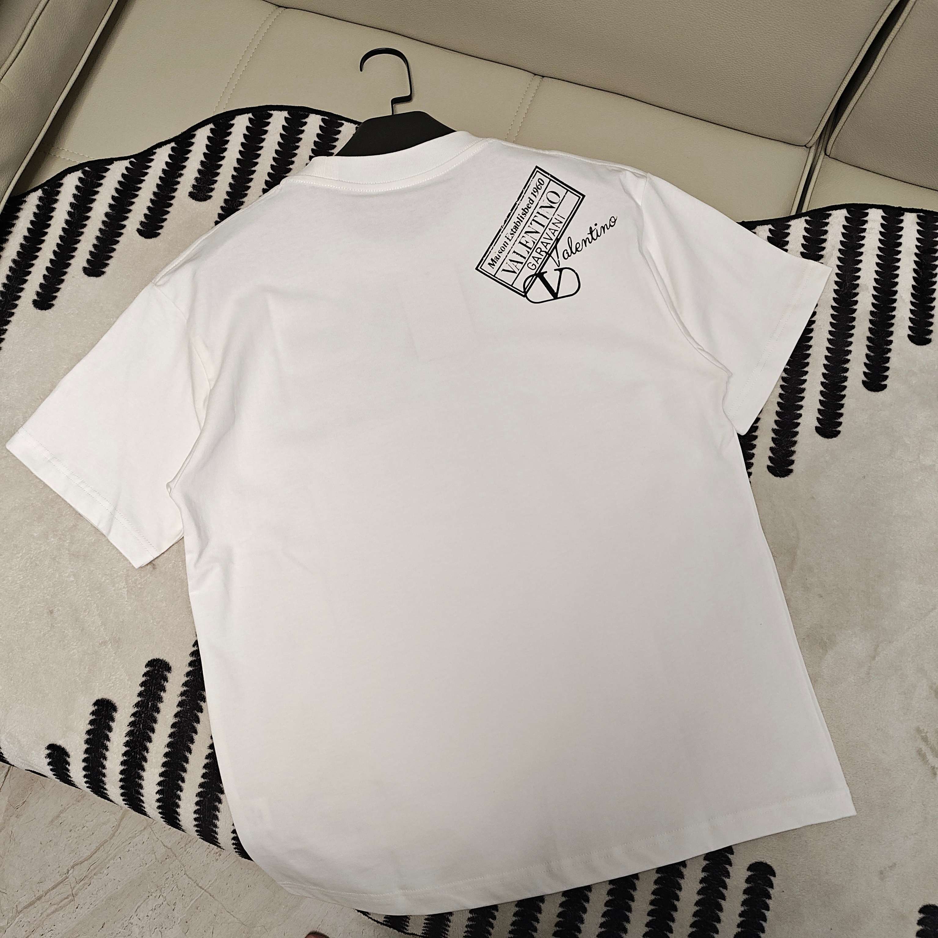 LuxluxHouse Best Quality Clothes Valentino T-shirt