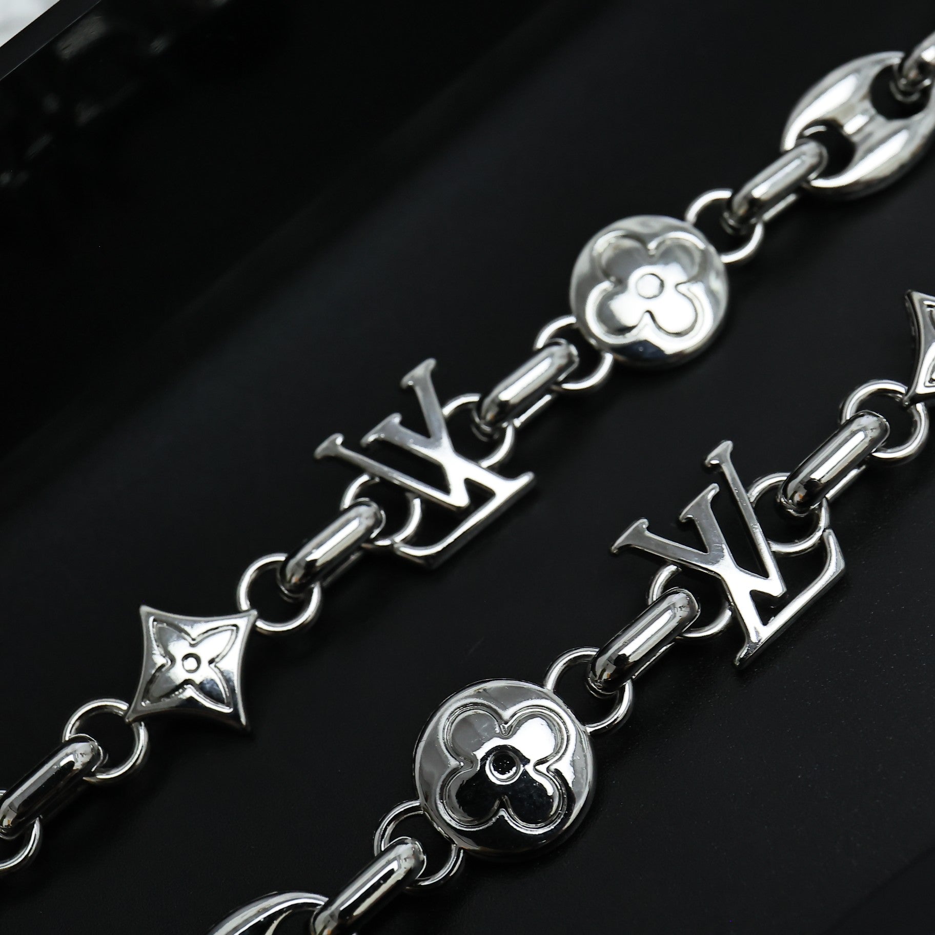 LuxluxHouse Best Quality Accessories Necklace Bracelet Louis Vuitton