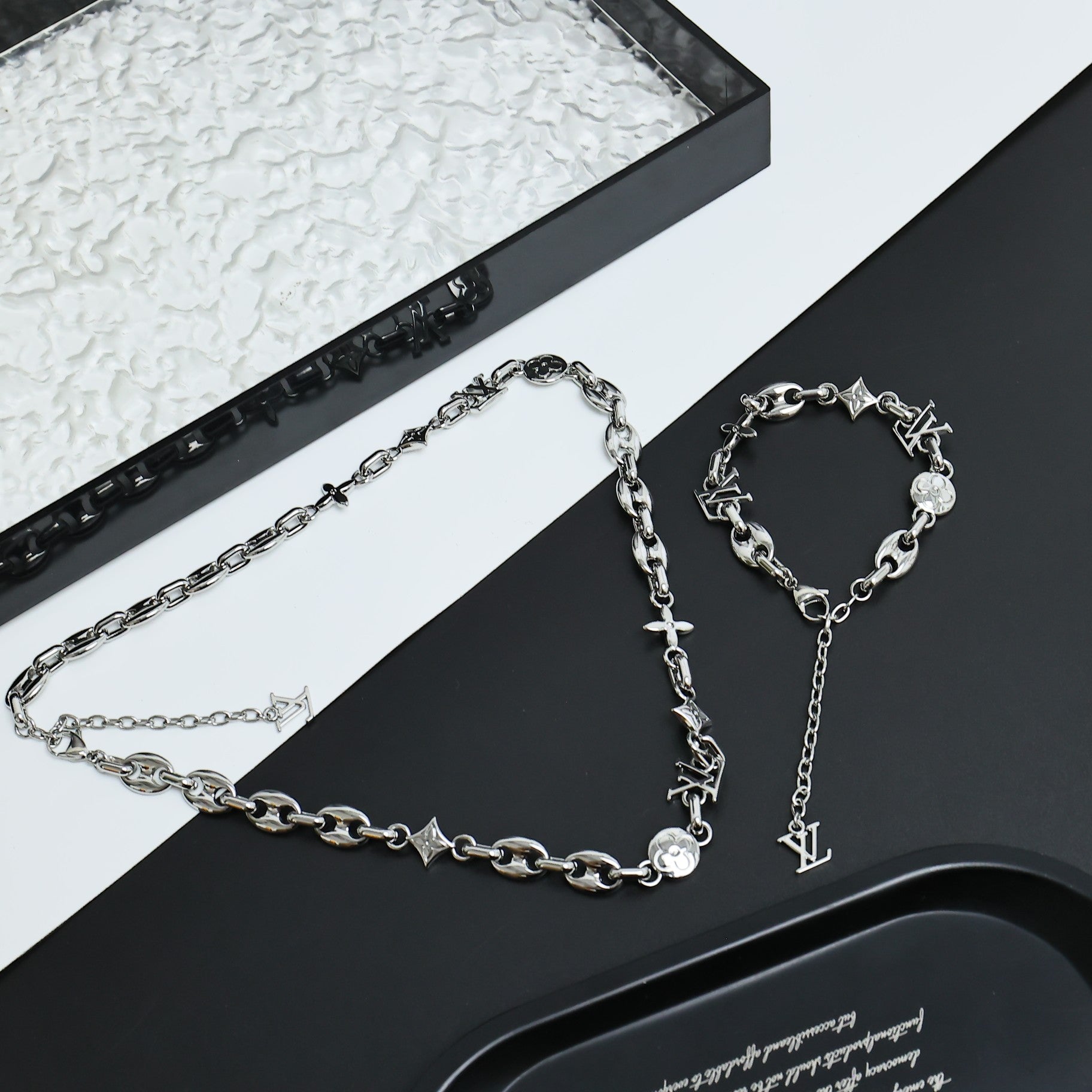 LuxluxHouse Best Quality Accessories Necklace Bracelet Louis Vuitton