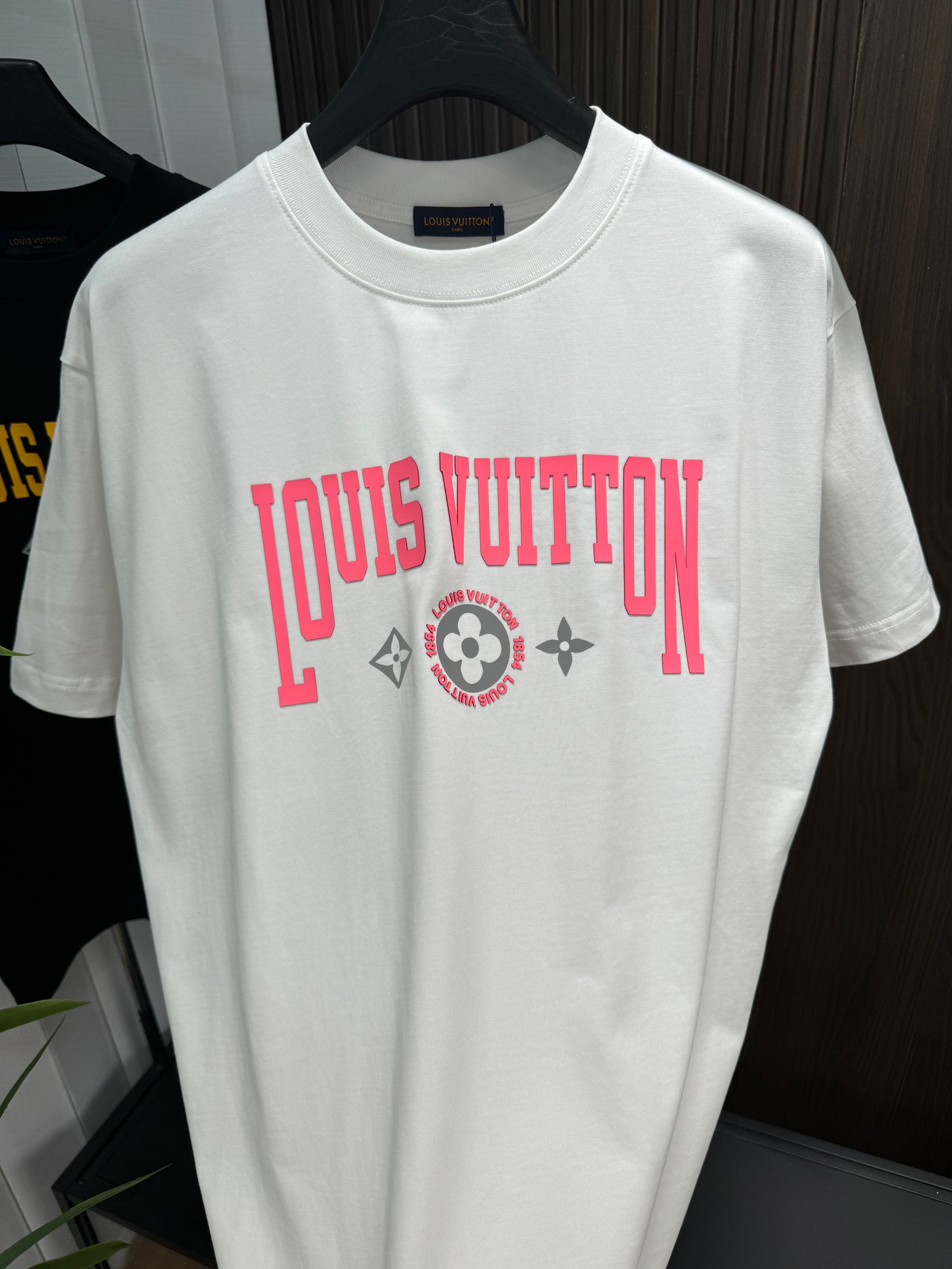 LuxluxHouse Best Quality Clothes T-shirt Louis Vuitton