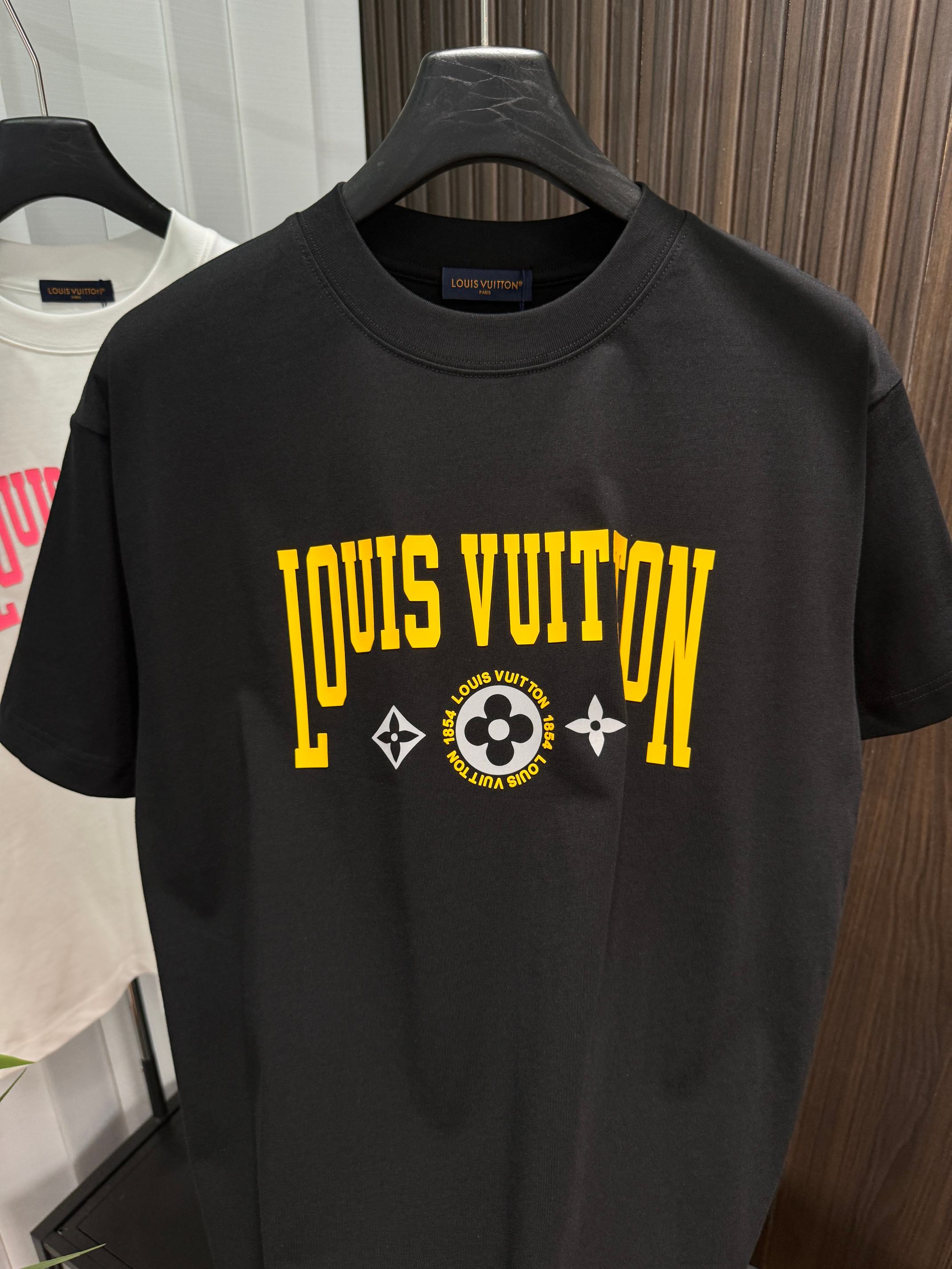LuxluxHouse Best Quality Clothes T-shirt Louis Vuitton