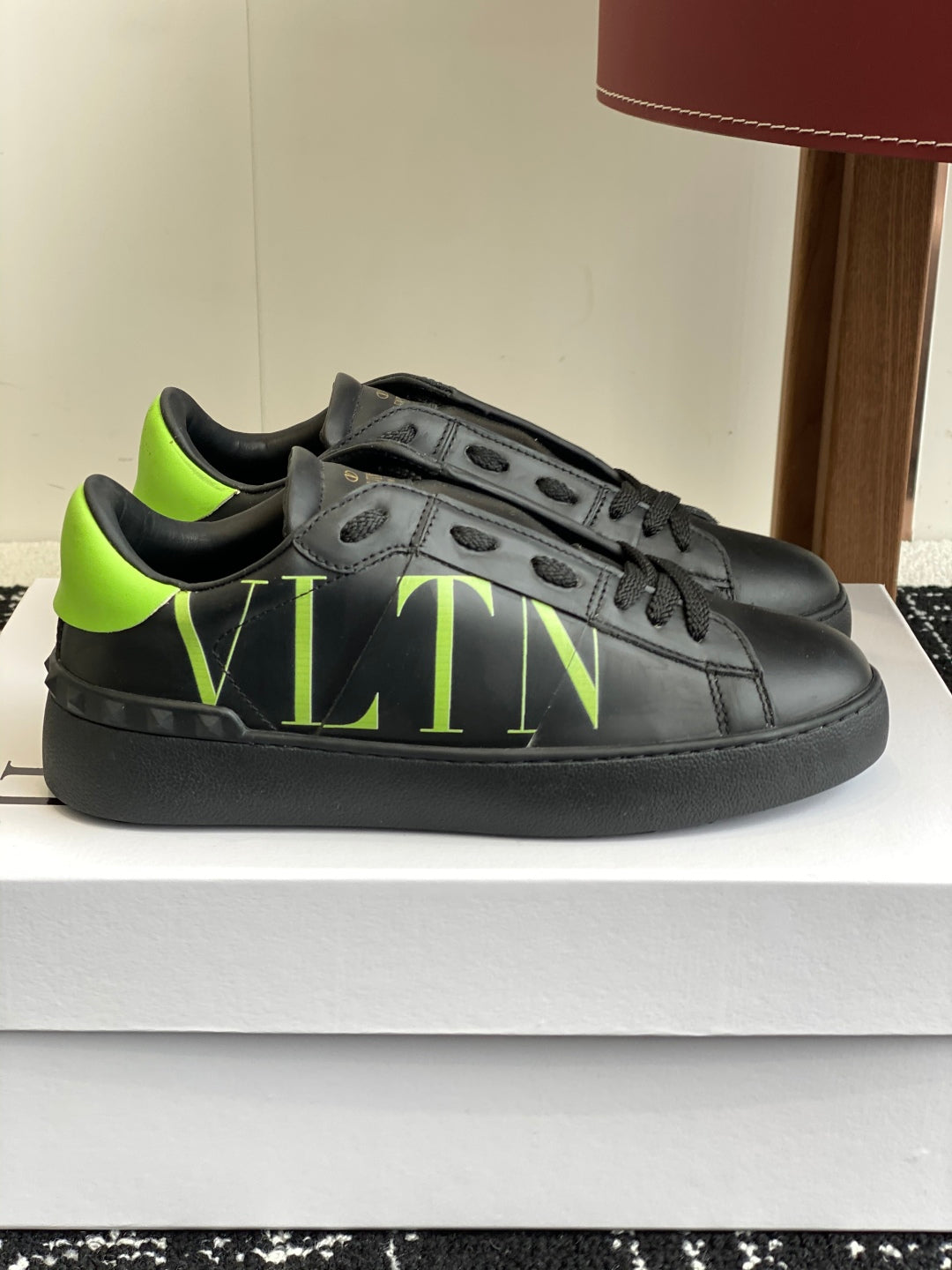 LuxluxHouse Best Quality Shoes Valentino