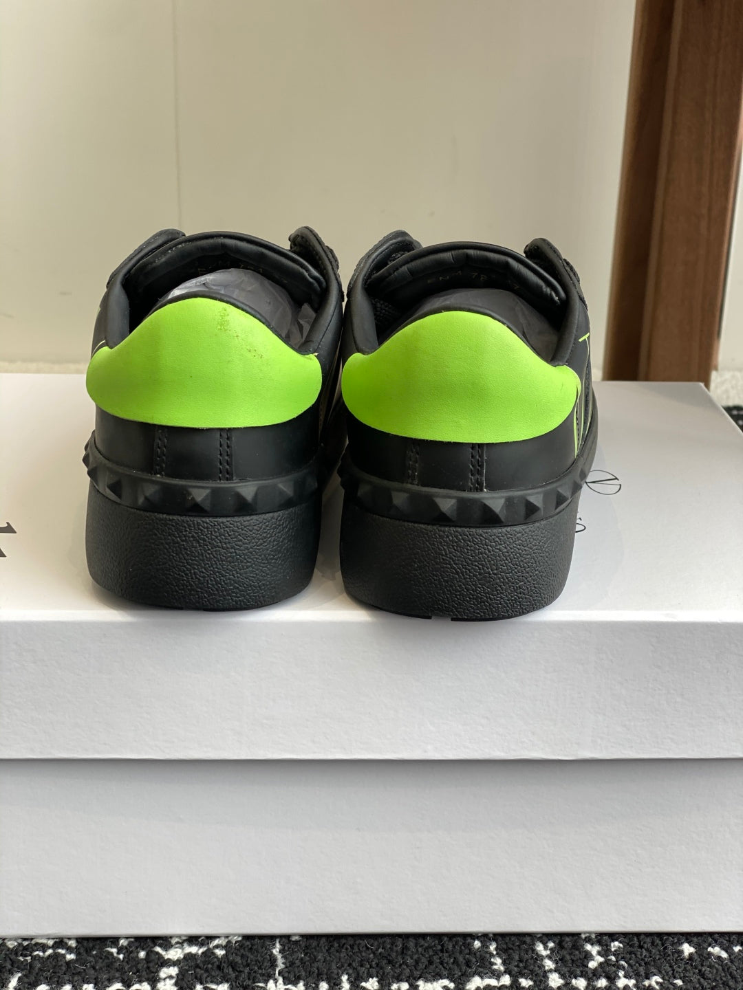 LuxluxHouse Best Quality Shoes Valentino