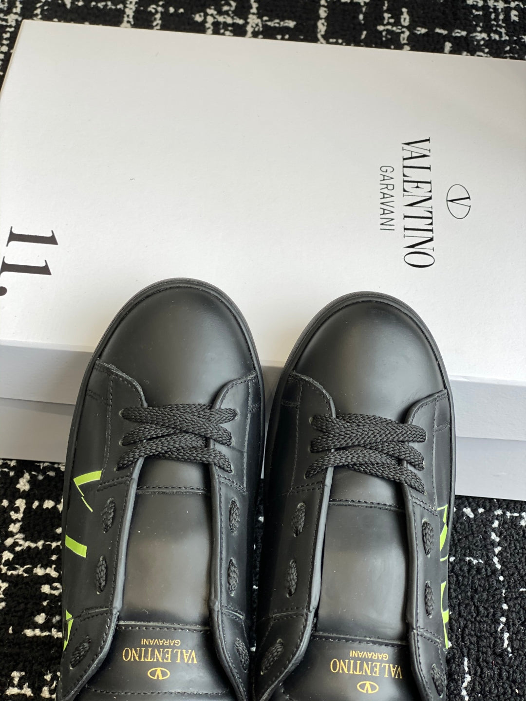 LuxluxHouse Best Quality Shoes Valentino