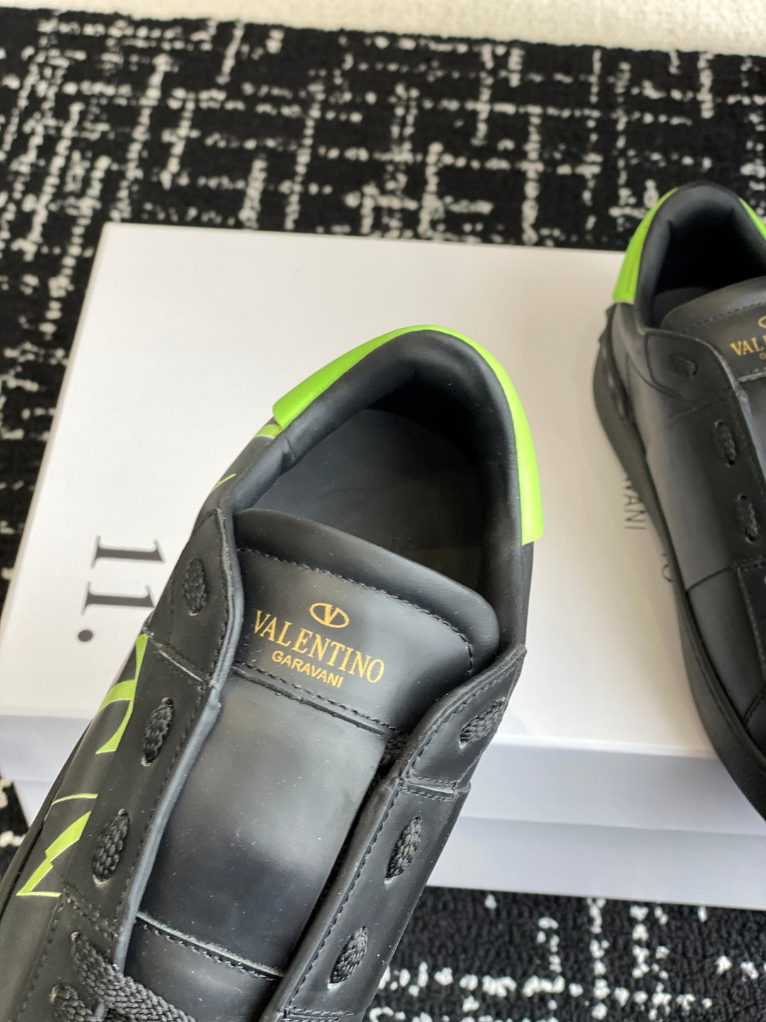 LuxluxHouse Best Quality Shoes Valentino