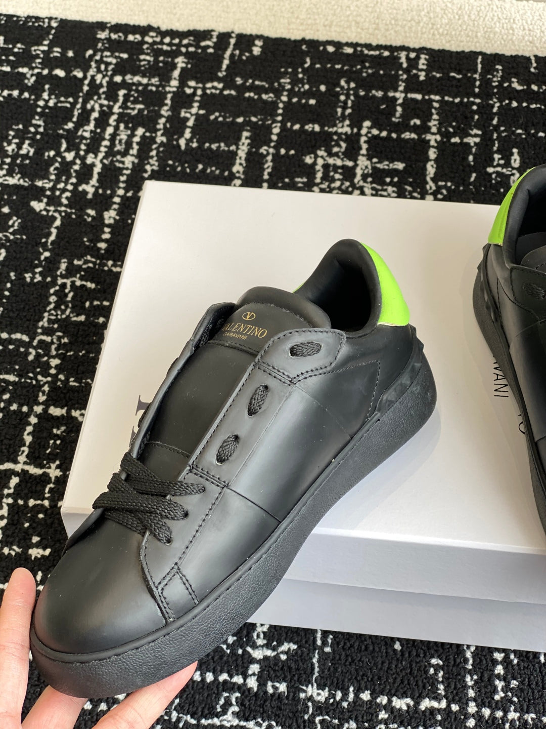 LuxluxHouse Best Quality Shoes Valentino