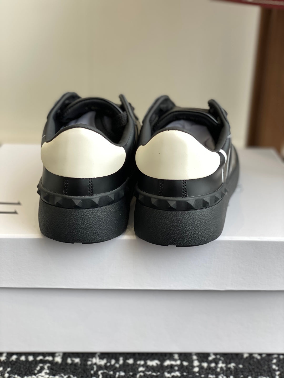 LuxluxHouse Best Quality Shoes Valentino