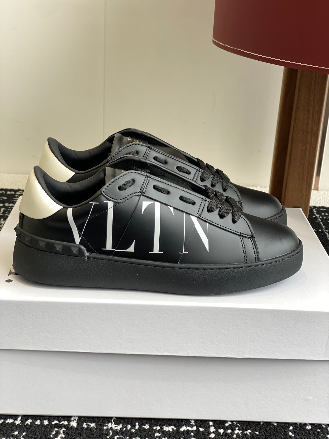 LuxluxHouse Best Quality Shoes Valentino