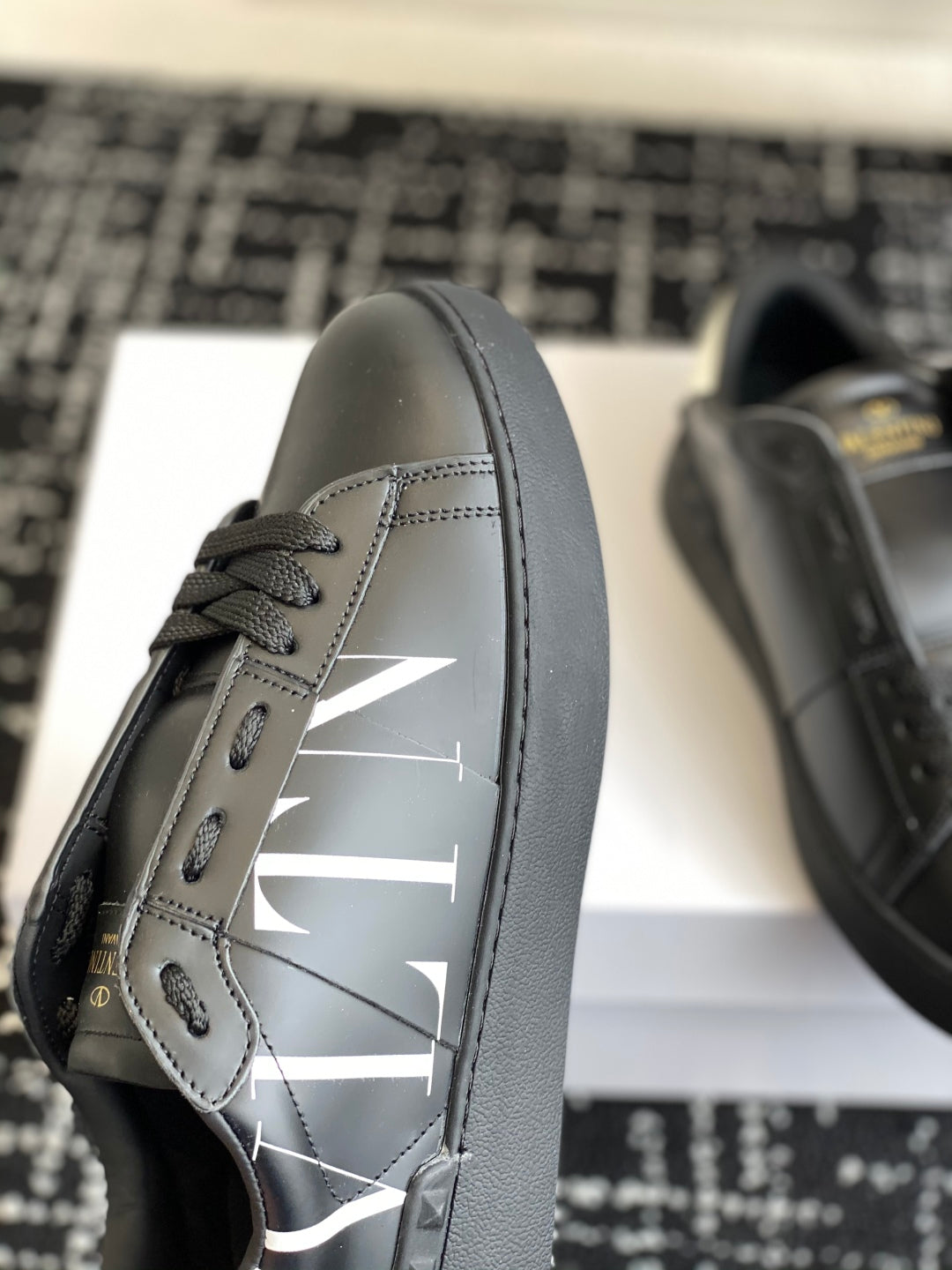 LuxluxHouse Best Quality Shoes Valentino