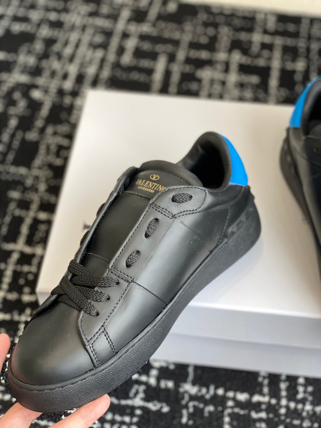 LuxluxHouse Best Quality Shoes Valentino