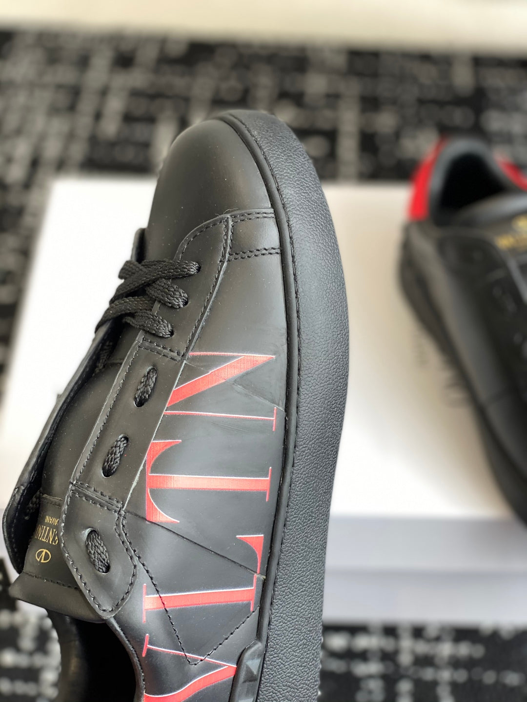 LuxluxHouse Best Quality Shoes Valentino