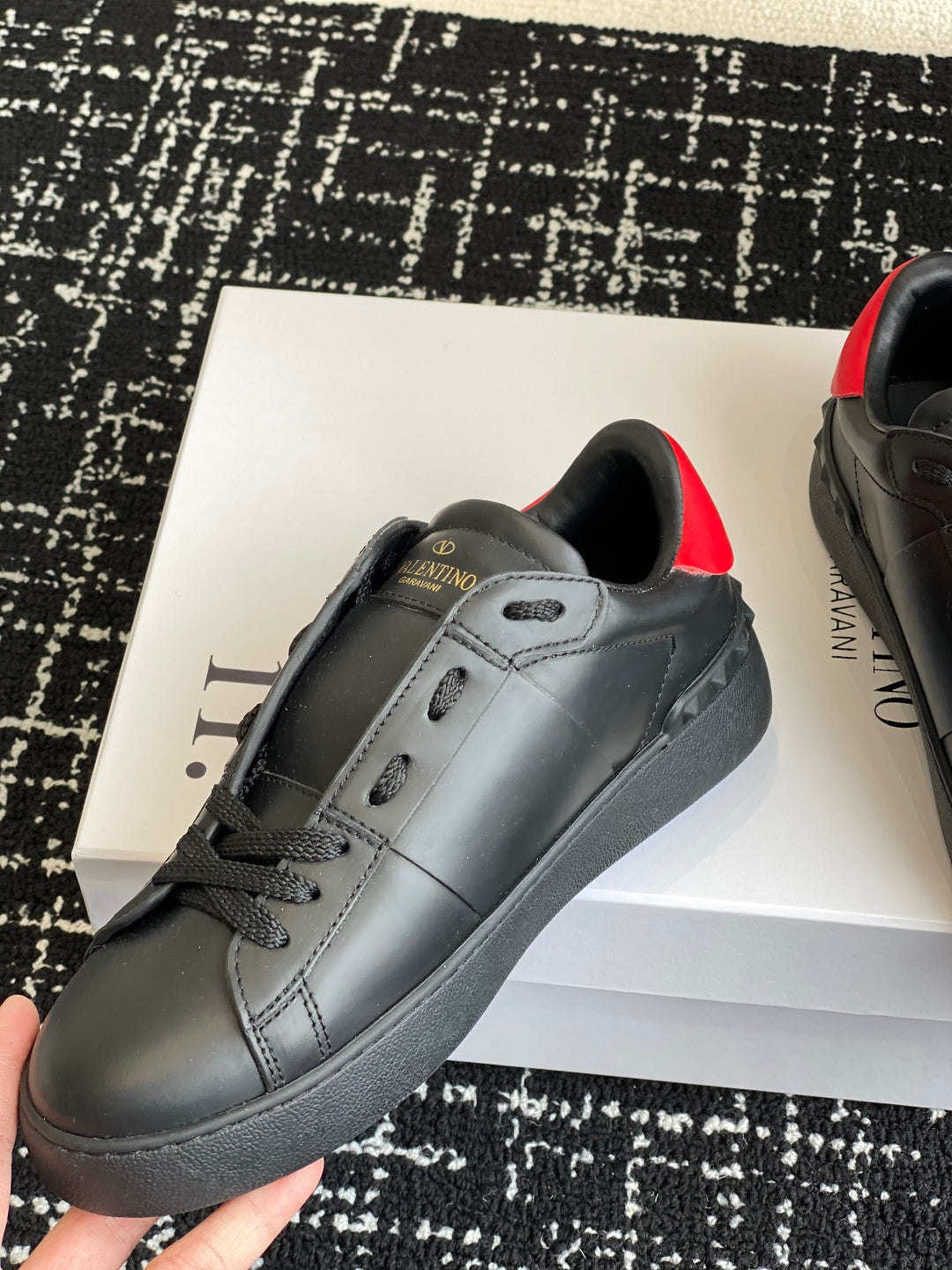 LuxluxHouse Best Quality Shoes Valentino