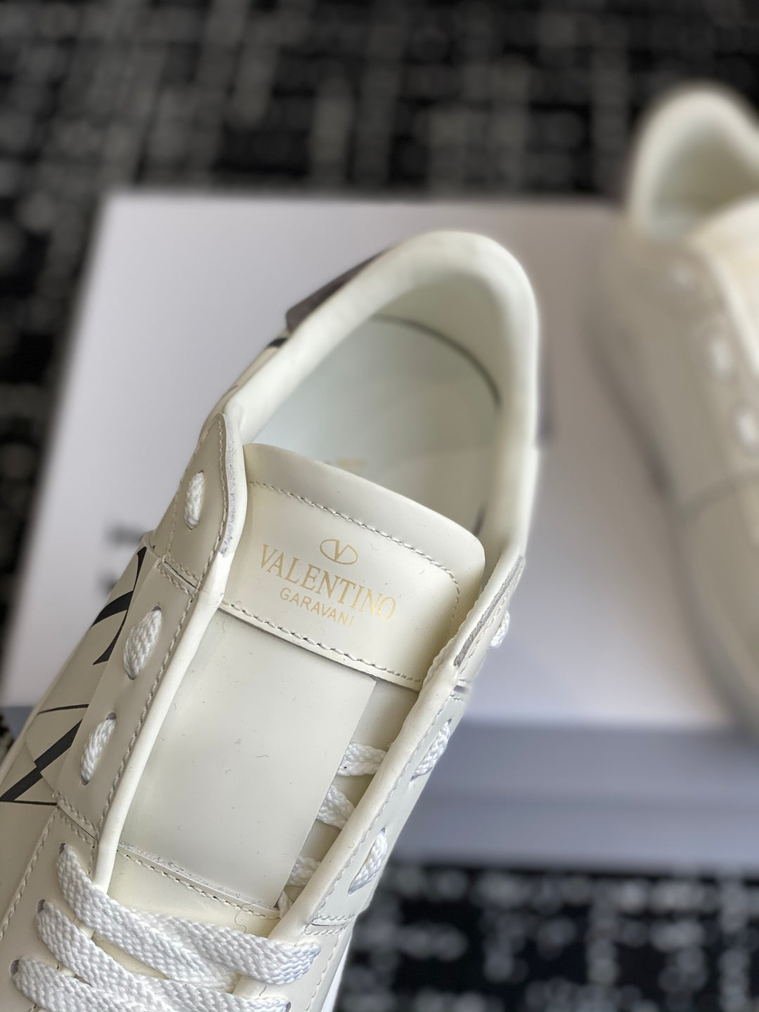 LuxluxHouse Best Quality Shoes Valentino