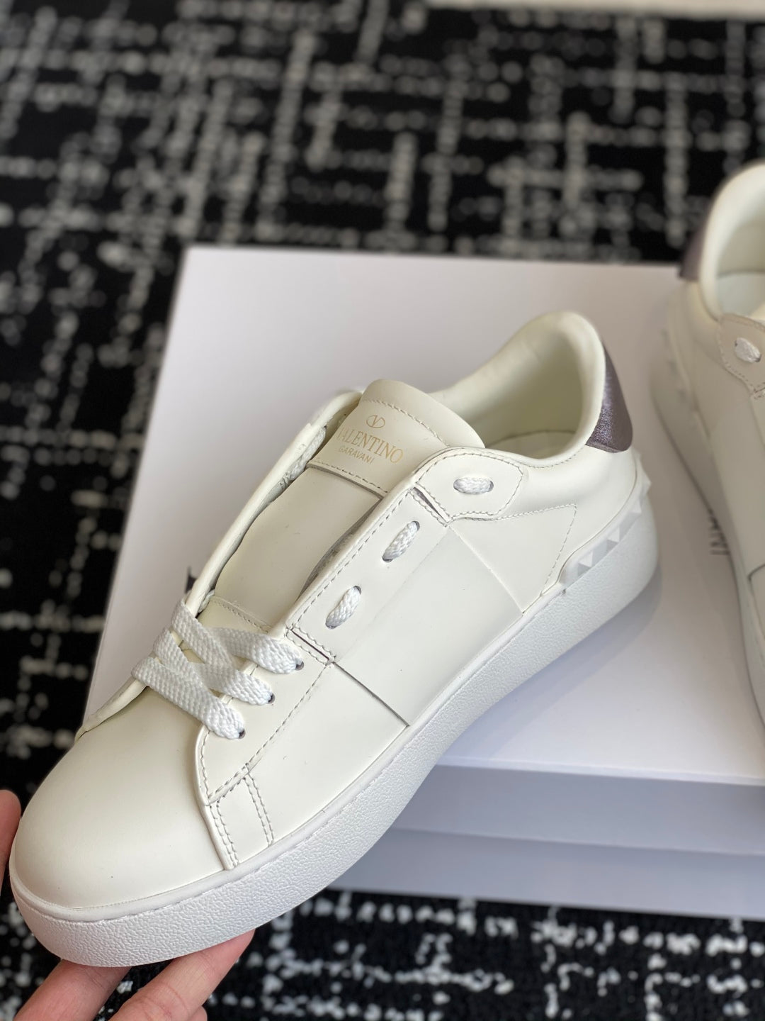 LuxluxHouse Best Quality Shoes Valentino