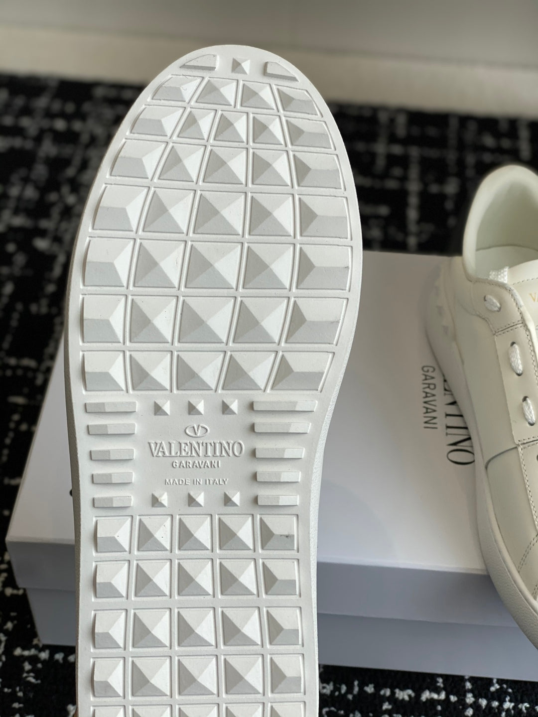 LuxluxHouse Best Quality Shoes Valentino