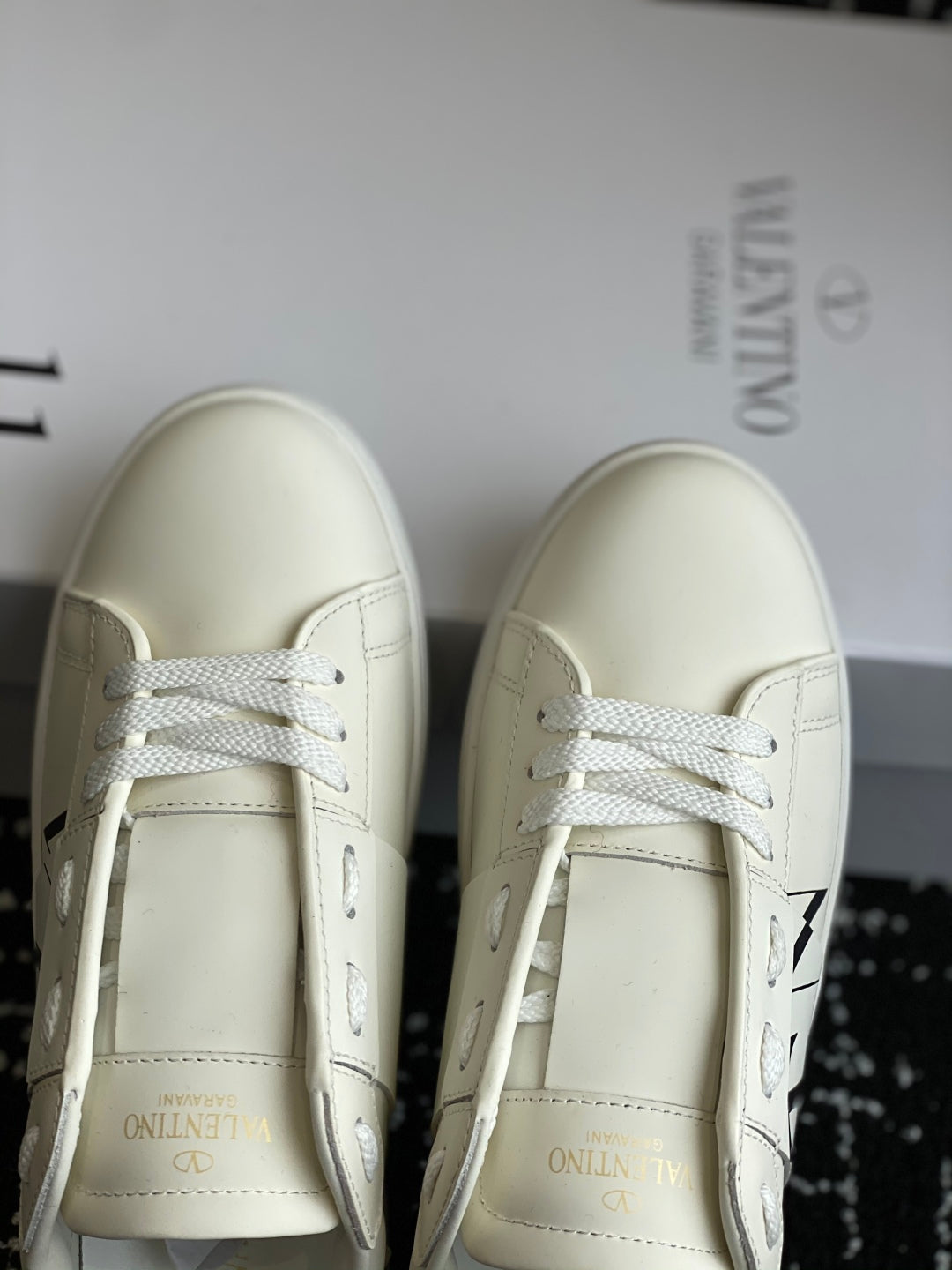 LuxluxHouse Best Quality Shoes Valentino