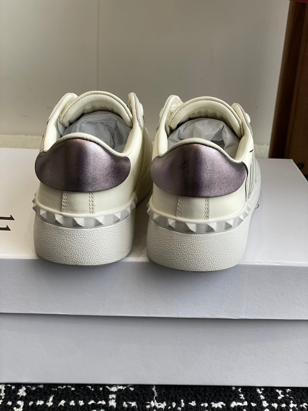 LuxluxHouse Best Quality Shoes Valentino