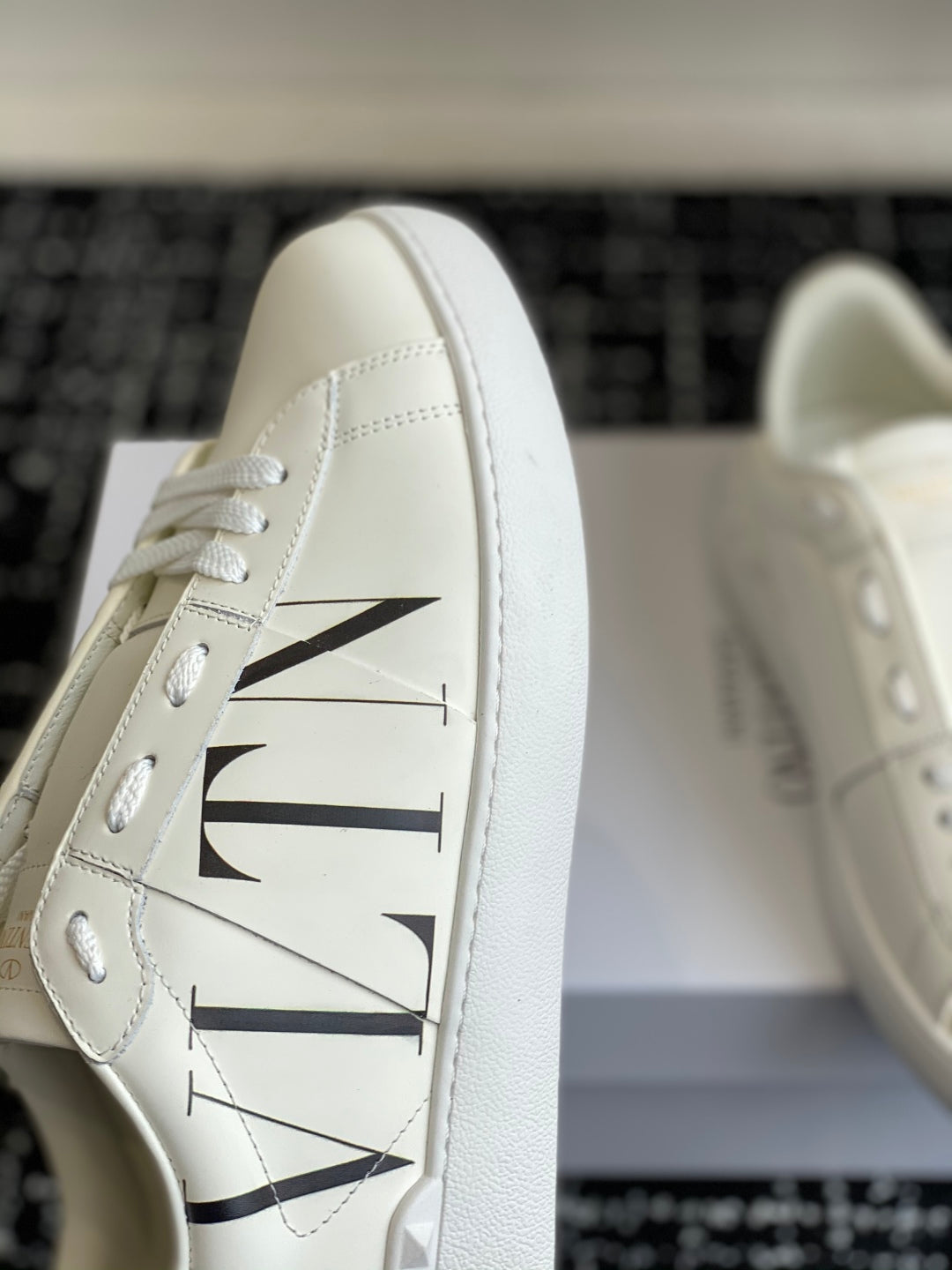 LuxluxHouse Best Quality Shoes Valentino