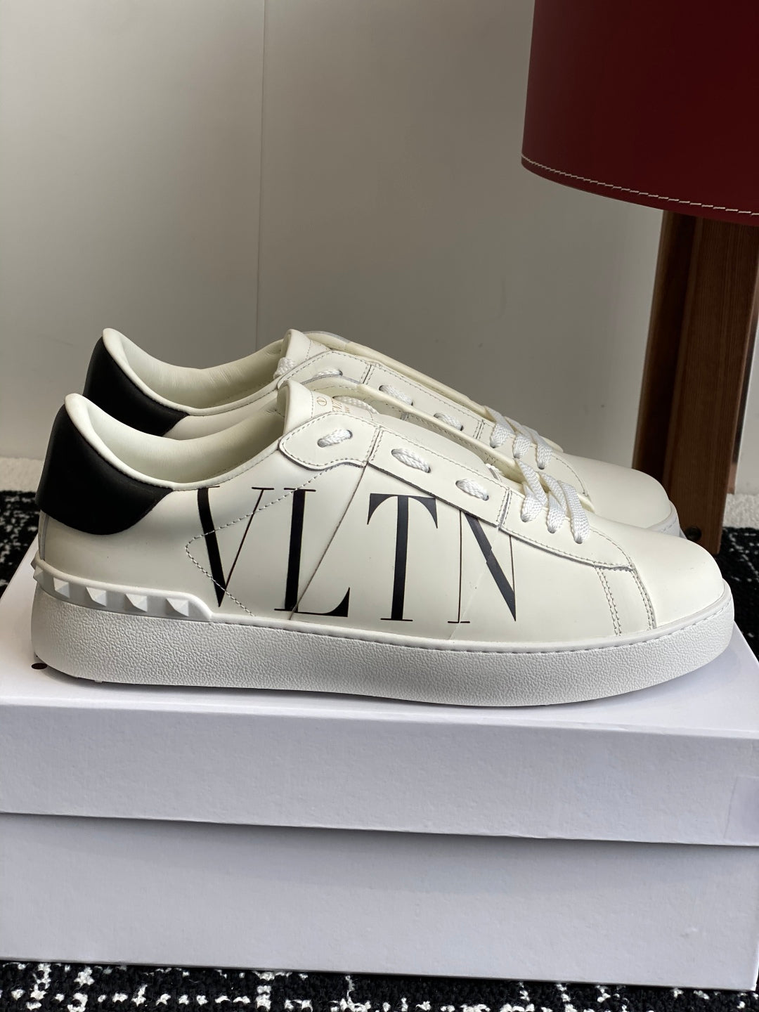 LuxluxHouse Best Quality Shoes Valentino